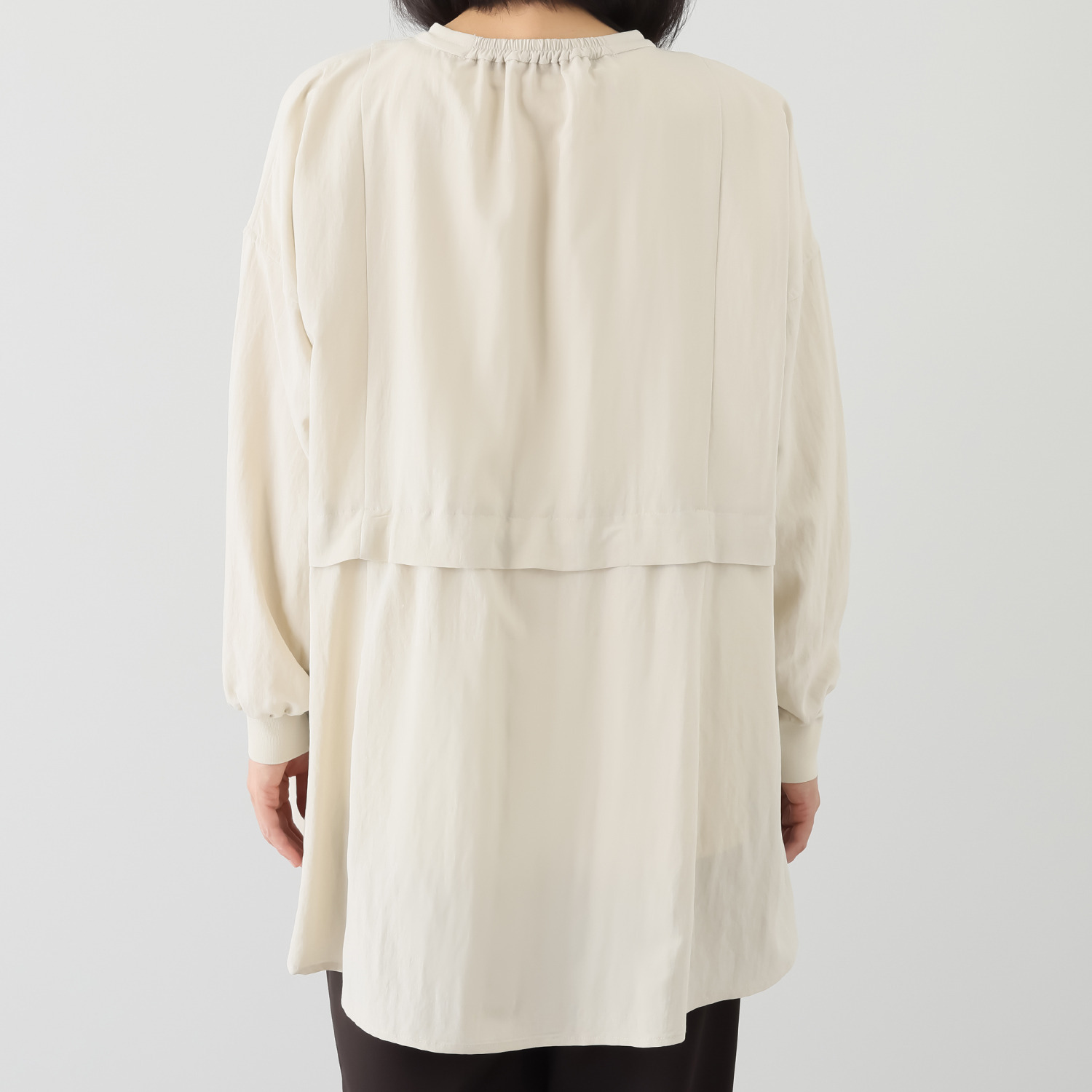 ヨーコモリモト 端境期は簡単アレンジで モードを軽やかに羽織れる デザインチュニック