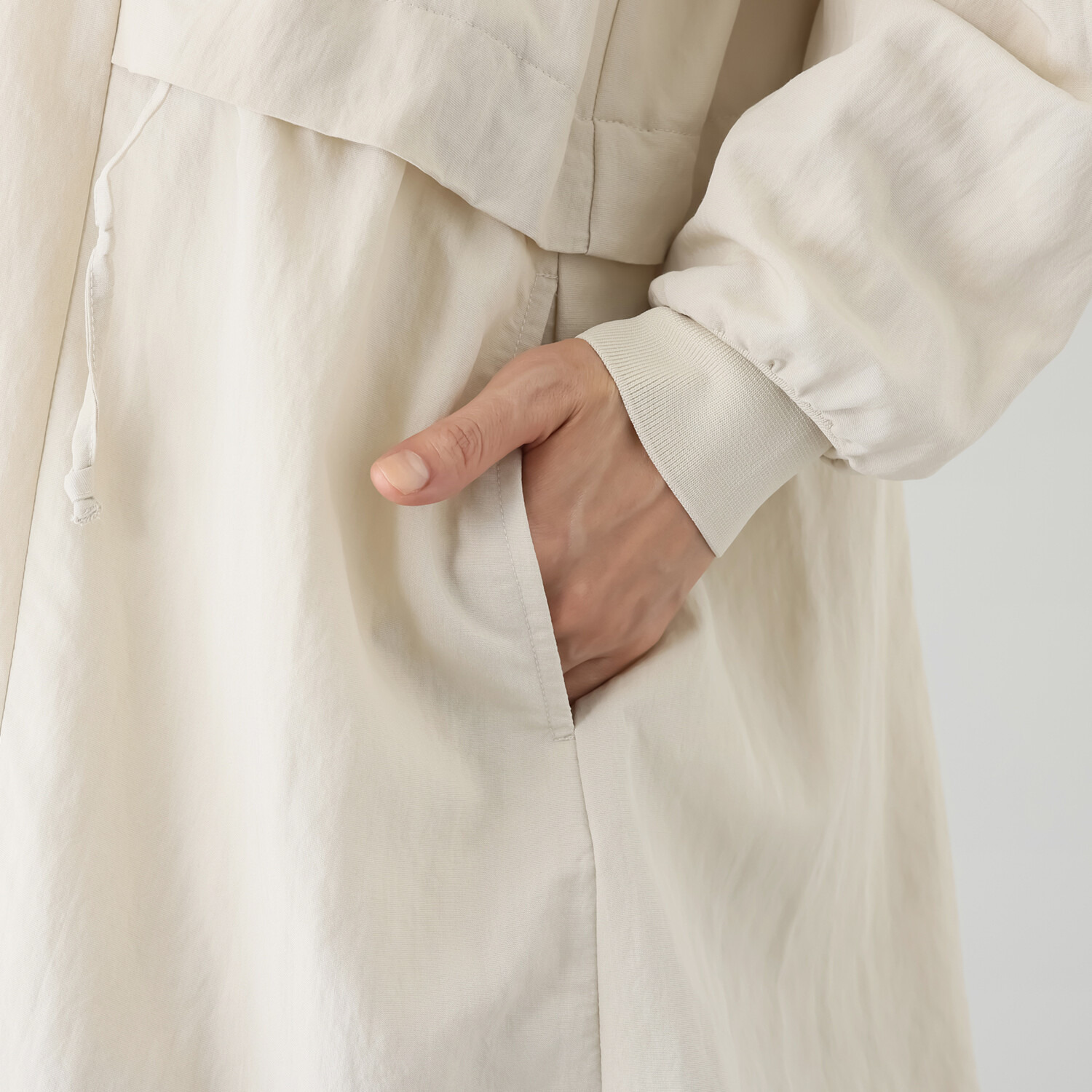 ヨーコモリモト 端境期は簡単アレンジで モードを軽やかに羽織れる デザインチュニック