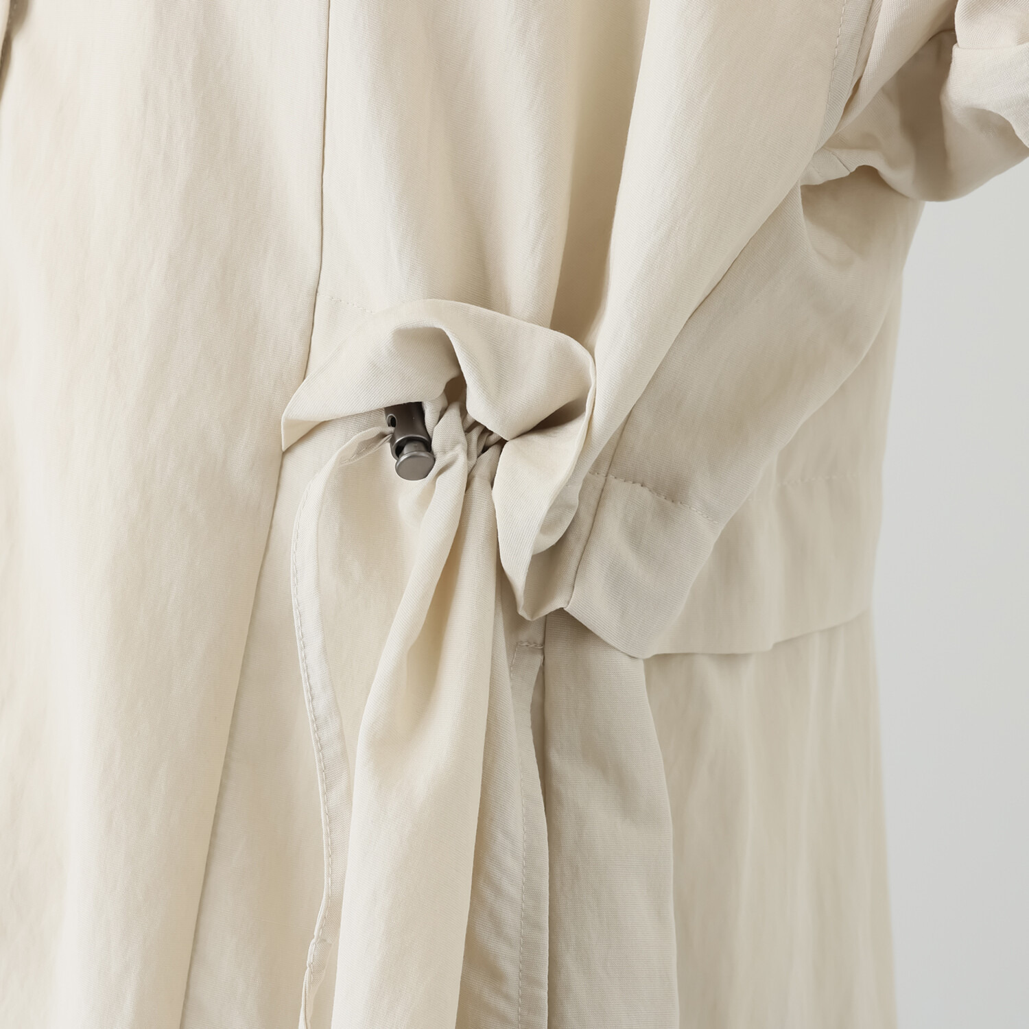 ヨーコモリモト 端境期は簡単アレンジで モードを軽やかに羽織れる デザインチュニック