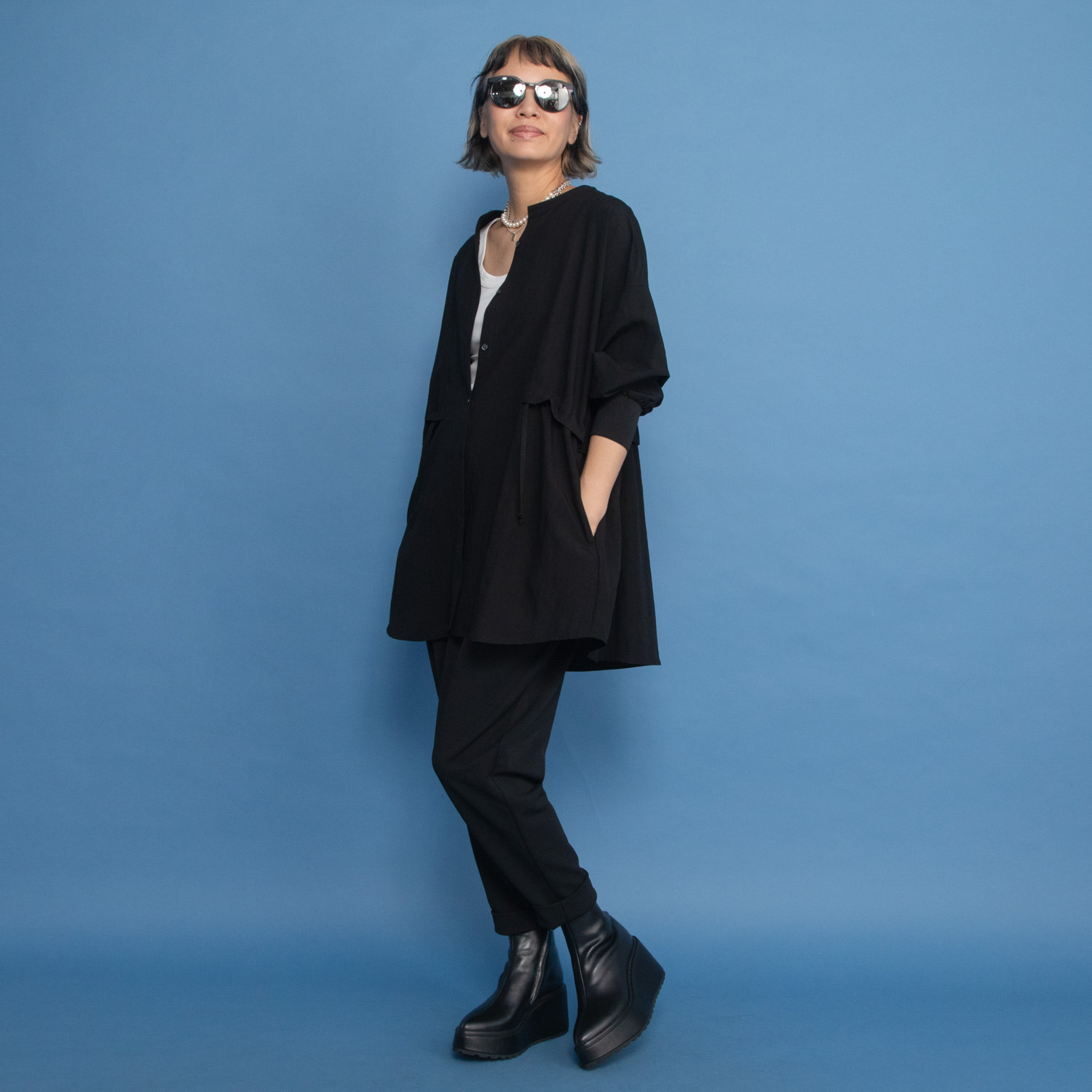 ヨーコモリモト 端境期は簡単アレンジで モードを軽やかに羽織れる デザインチュニック