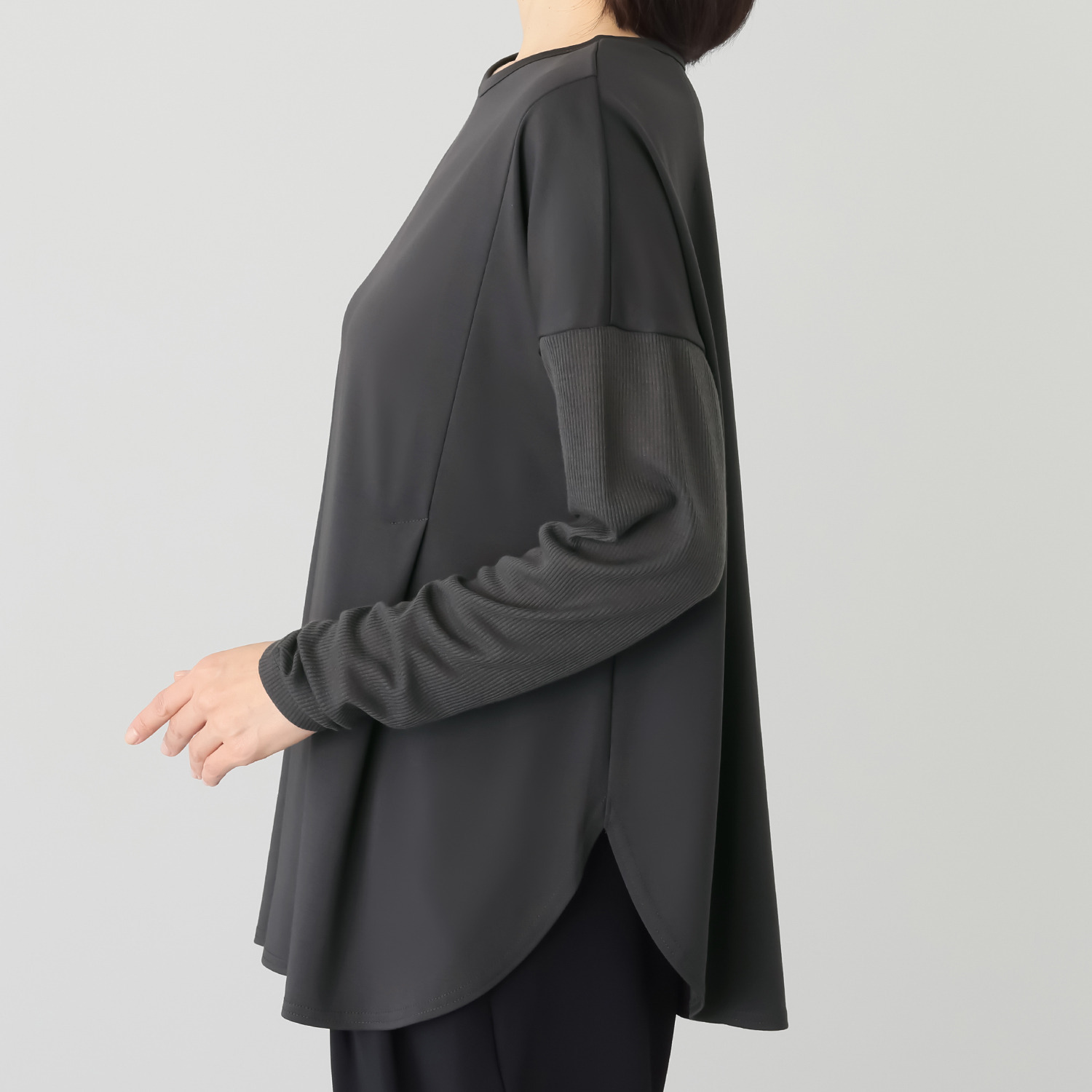 ヨーコモリモト ２ウェイデザインと 異素材でモードに装う プルオーバー