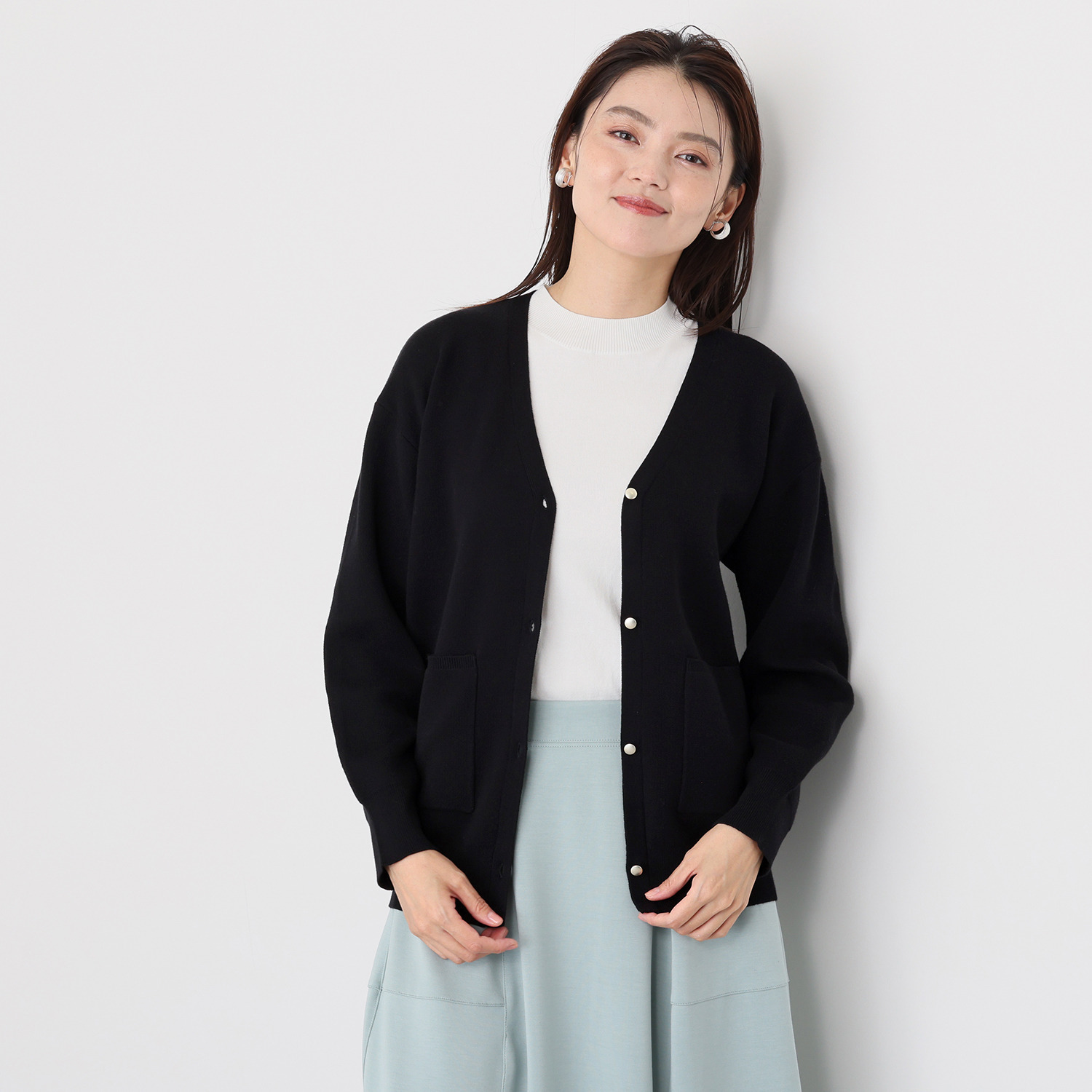 ルクオーレ ボタンアクセント Ｖネック ニットカーディガン