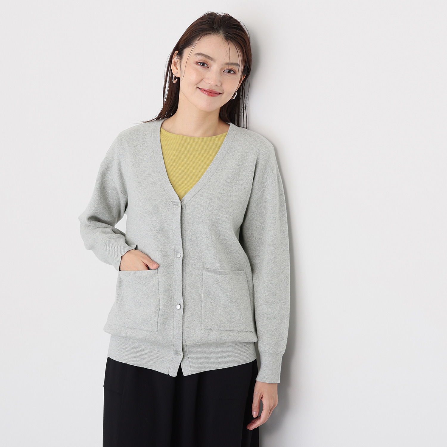 ルクオーレ ボタンアクセント Ｖネック ニットカーディガン