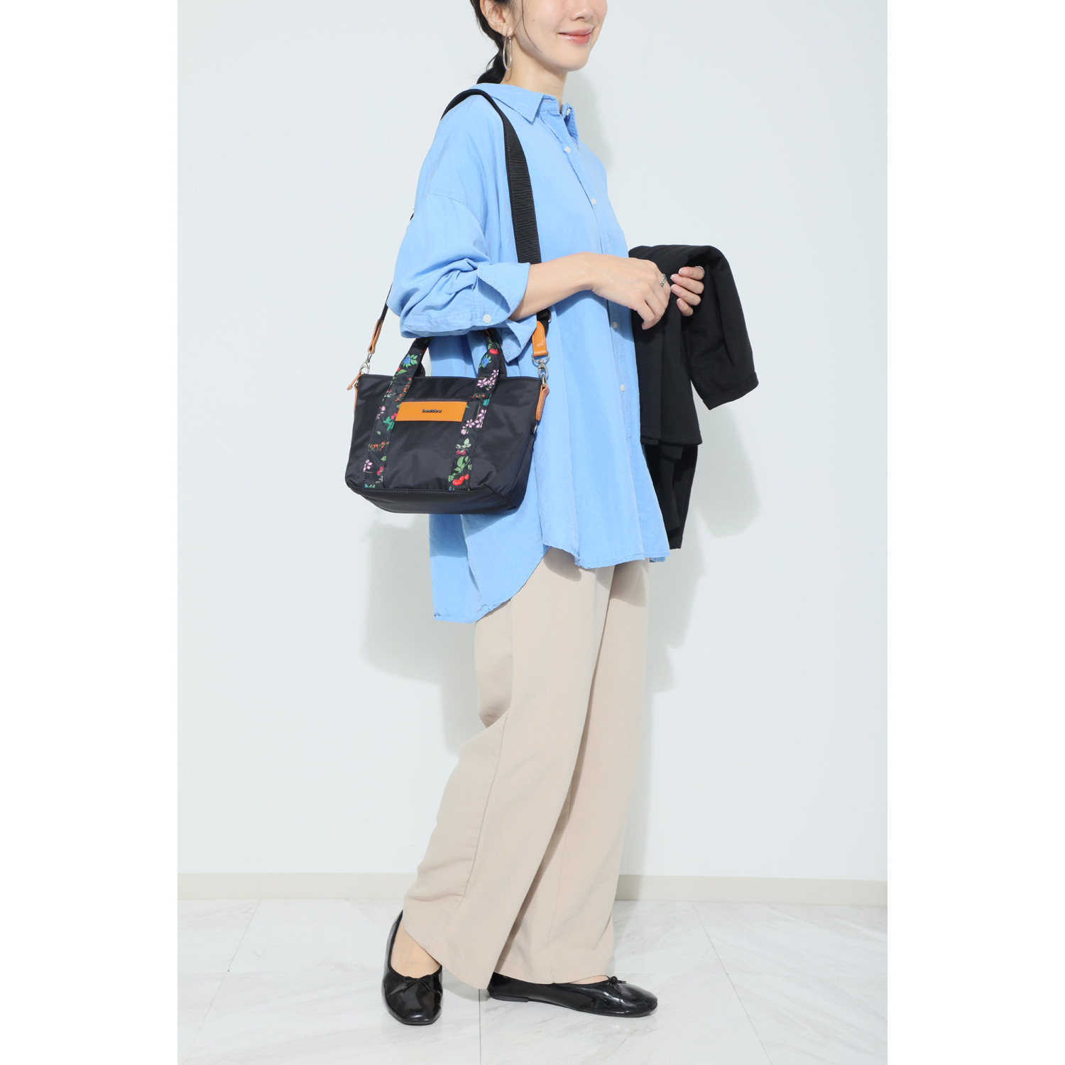ビサイユ はっ水 “ヌートピア” フラワーアクセント ２ウェイバッグ
