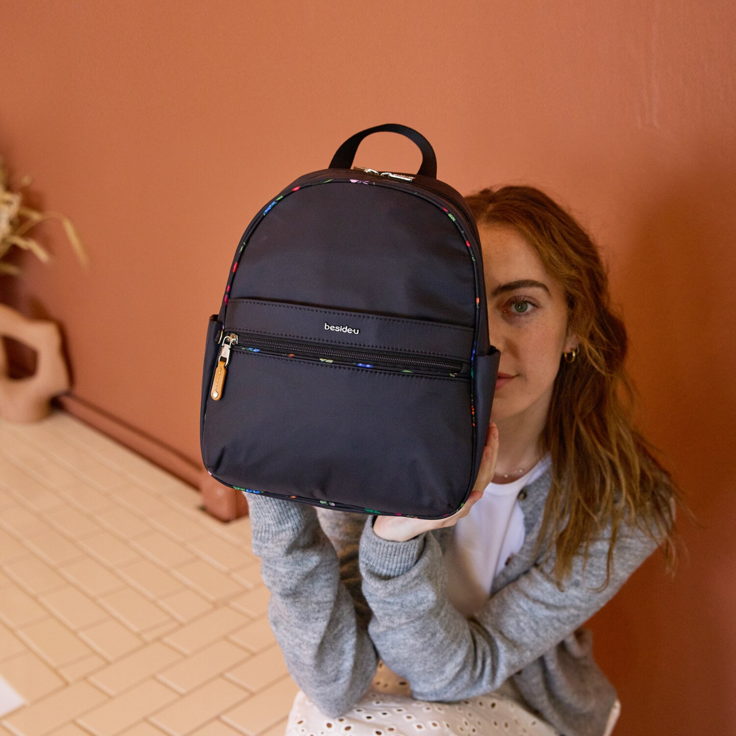 ビサイユ はっ水 “ヌートピア” フラワーアクセント ２ウェイリュック