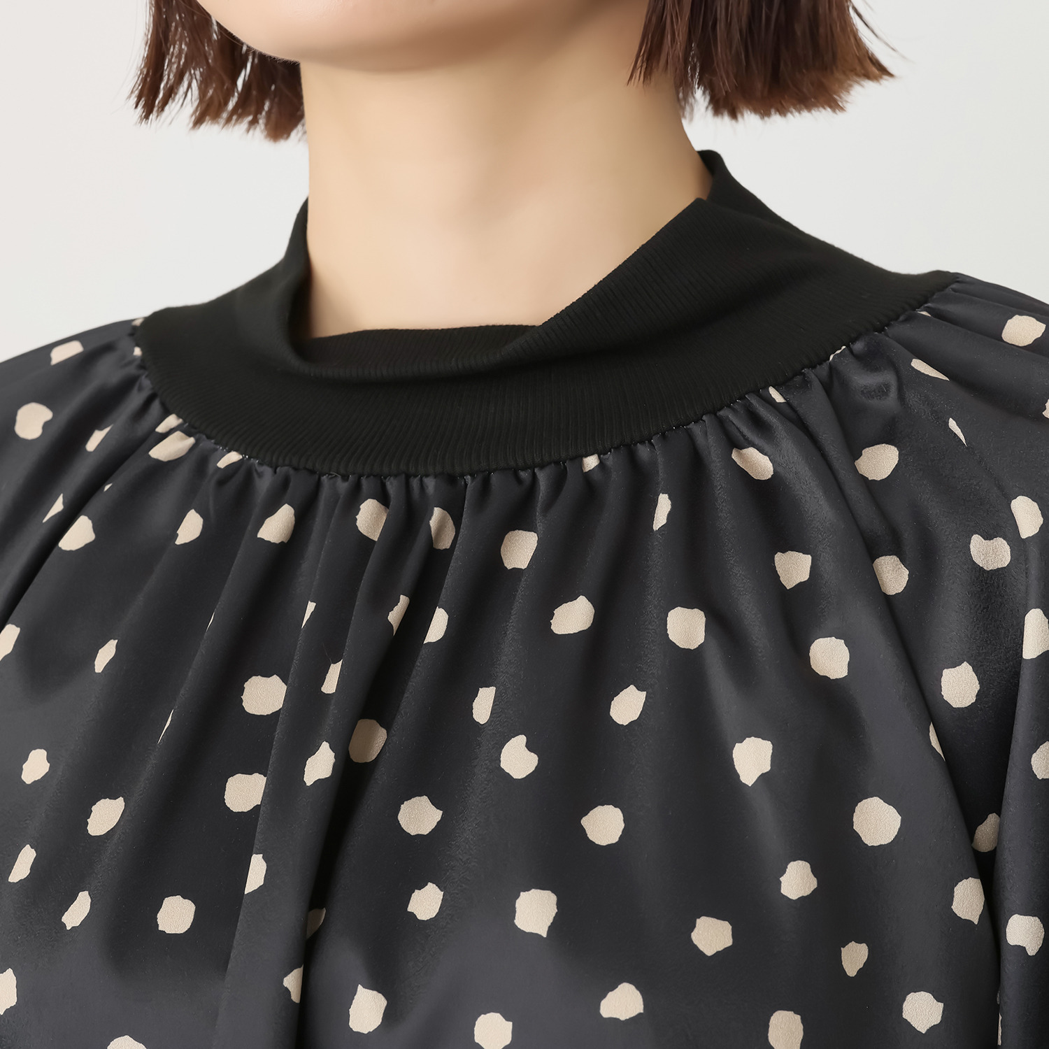 エアリーフェアリー ハイネック プリントプルオーバー