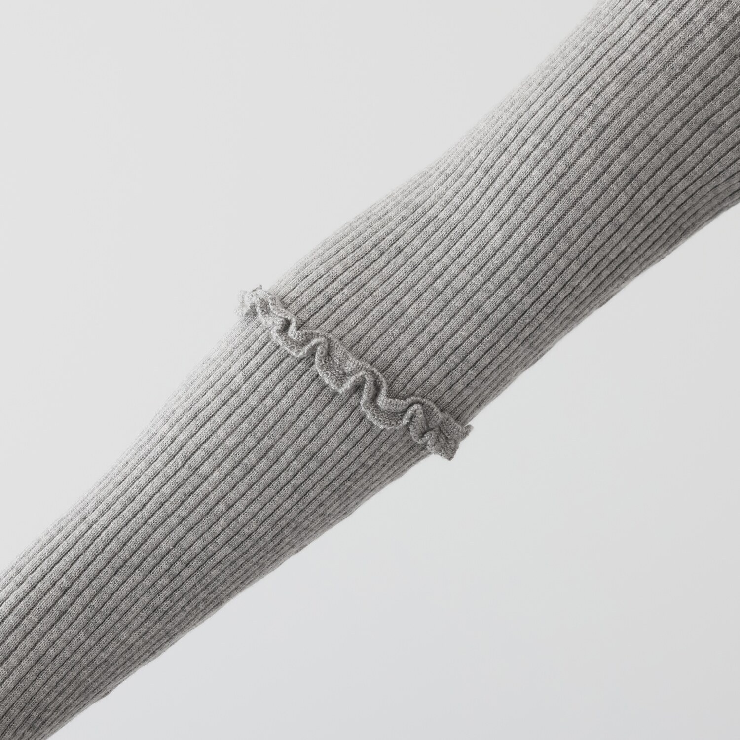 エアリーフェアリー 袖フリルアクセント ニットプルオーバー