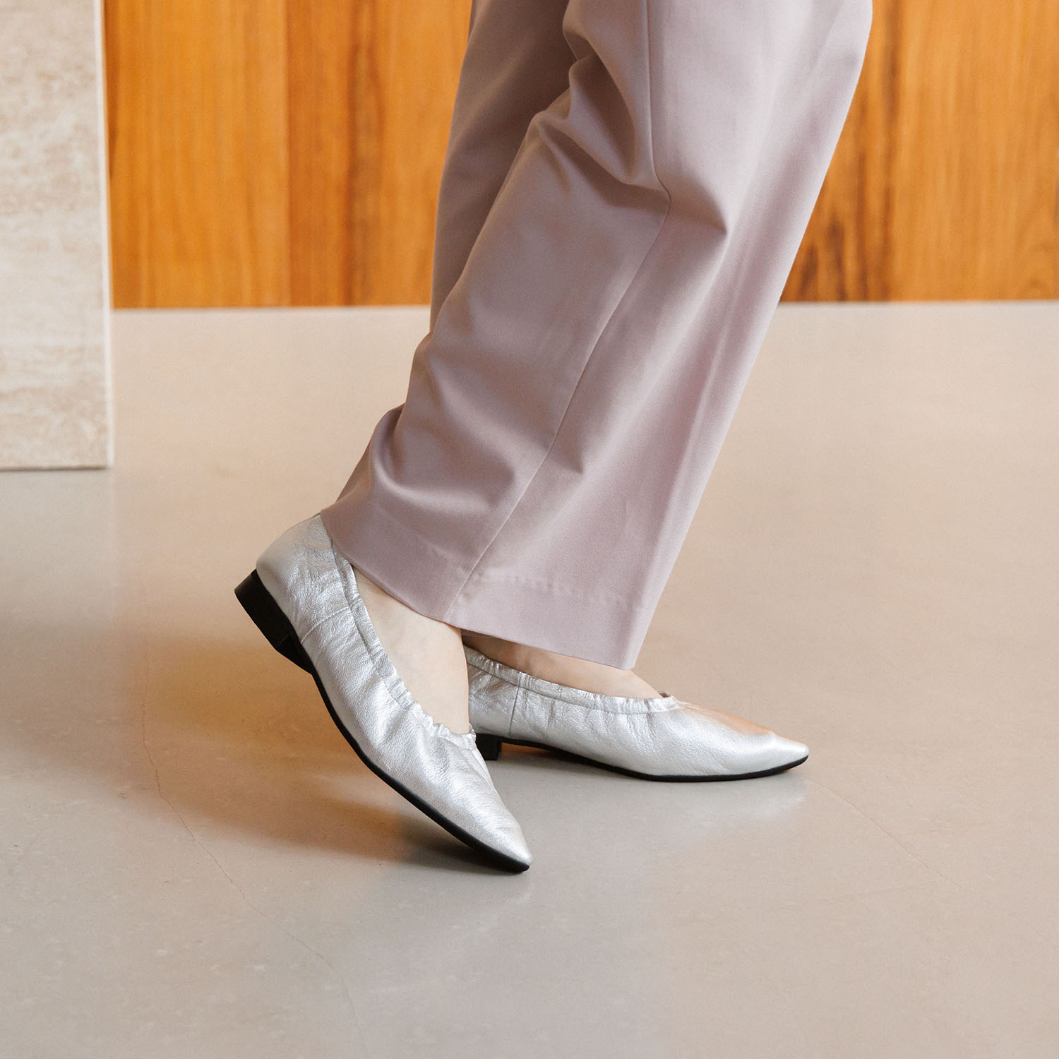 卑弥呼 日本製 レザー　シャーリング フラットパンプス