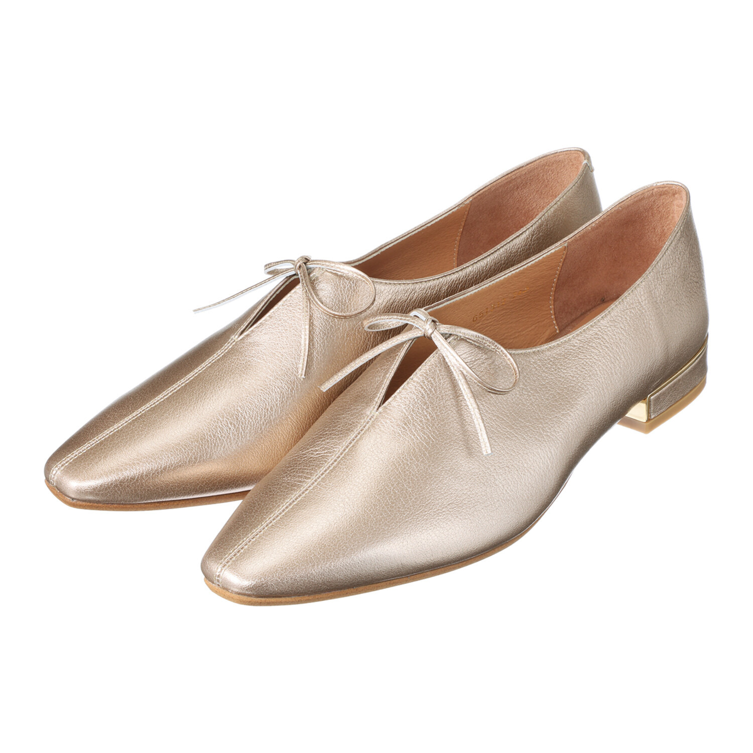 卑弥呼 日本製　はっ水レザー センタースリット リボンパンプス