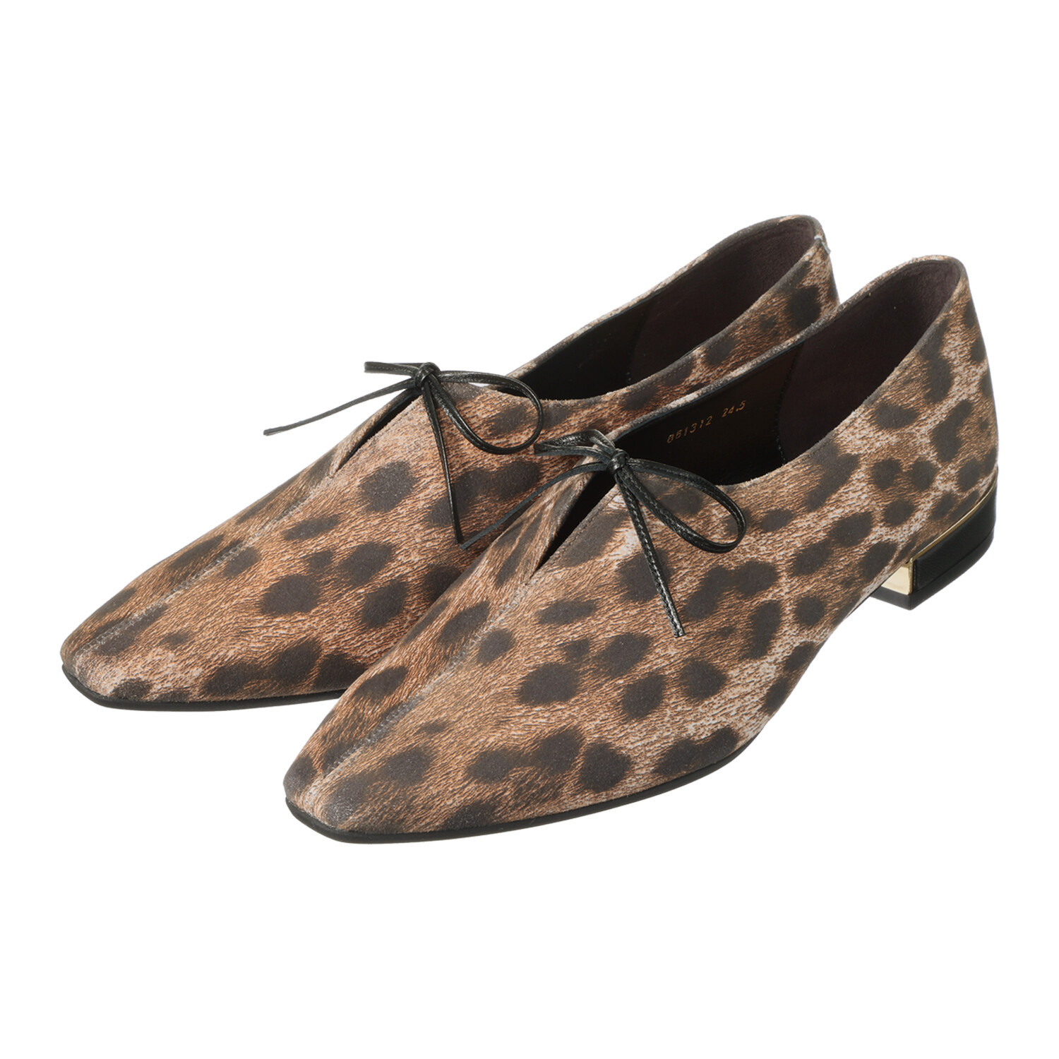 卑弥呼 日本製　はっ水レザー センタースリット リボンパンプス