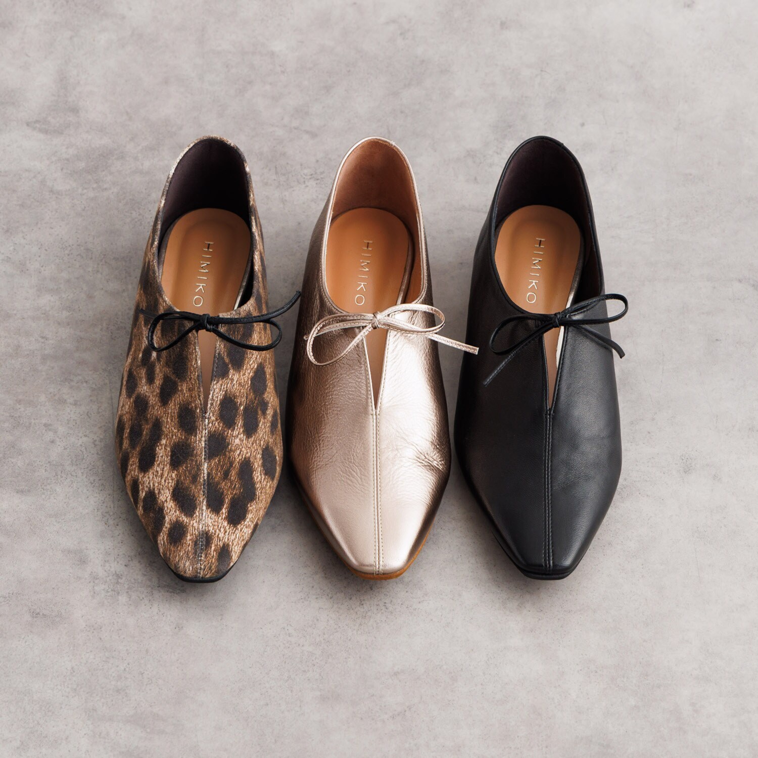 卑弥呼 日本製　はっ水レザー センタースリット リボンパンプス