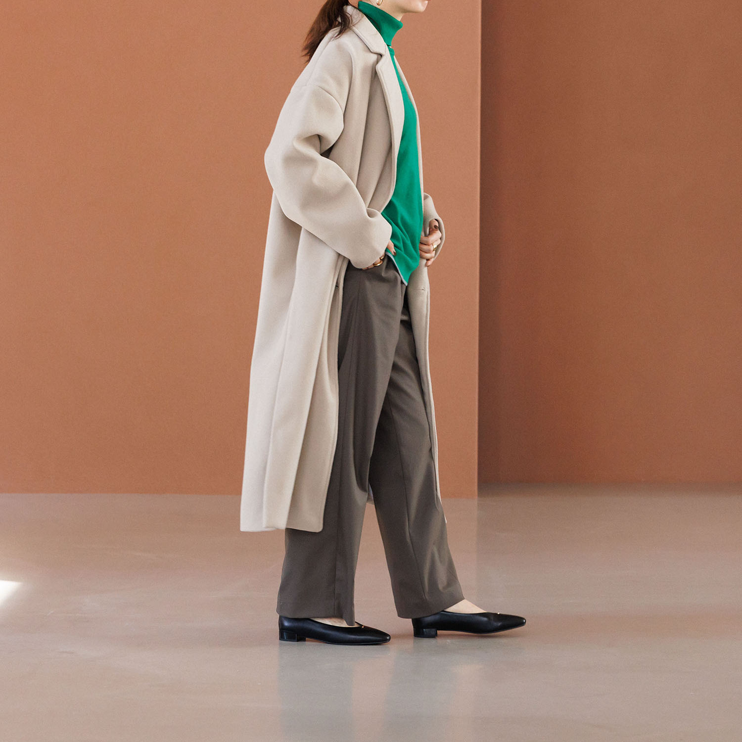 卑弥呼 日本製　はっ水羊革 メタルポイント フラットパンプス