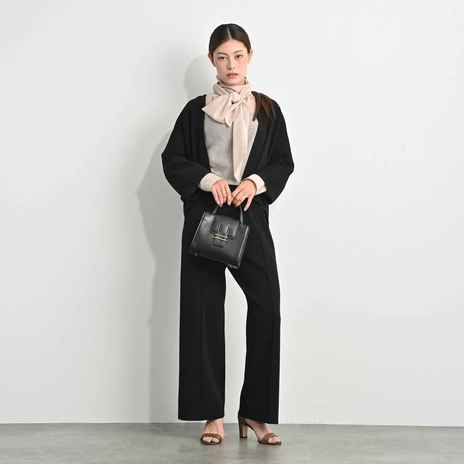 アンベロッペ 繊細な艶としなやかさ 上質アセテートブレンド プレミアムニット トッパージャケット