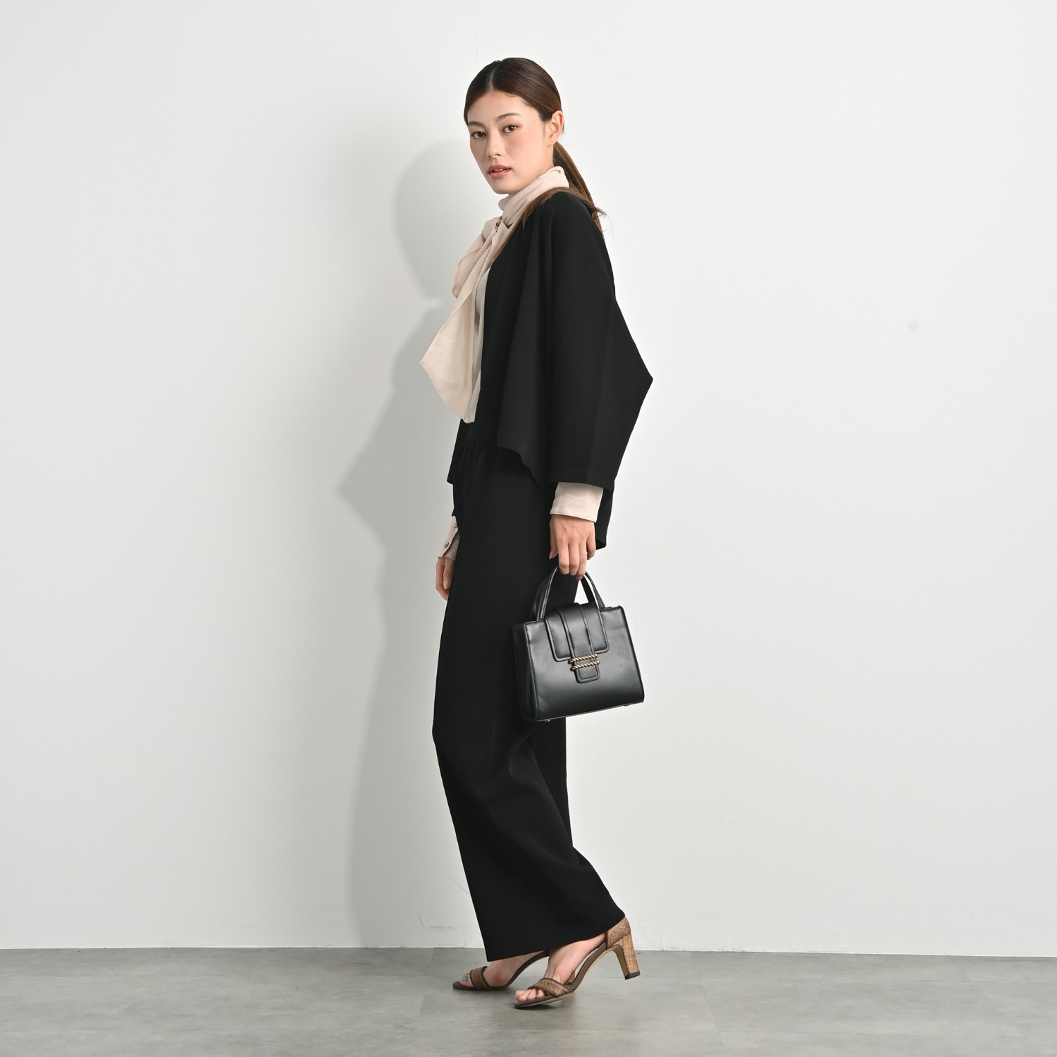 アンベロッペ 繊細な艶としなやかさ 上質アセテートブレンド プレミアムニット トッパージャケット