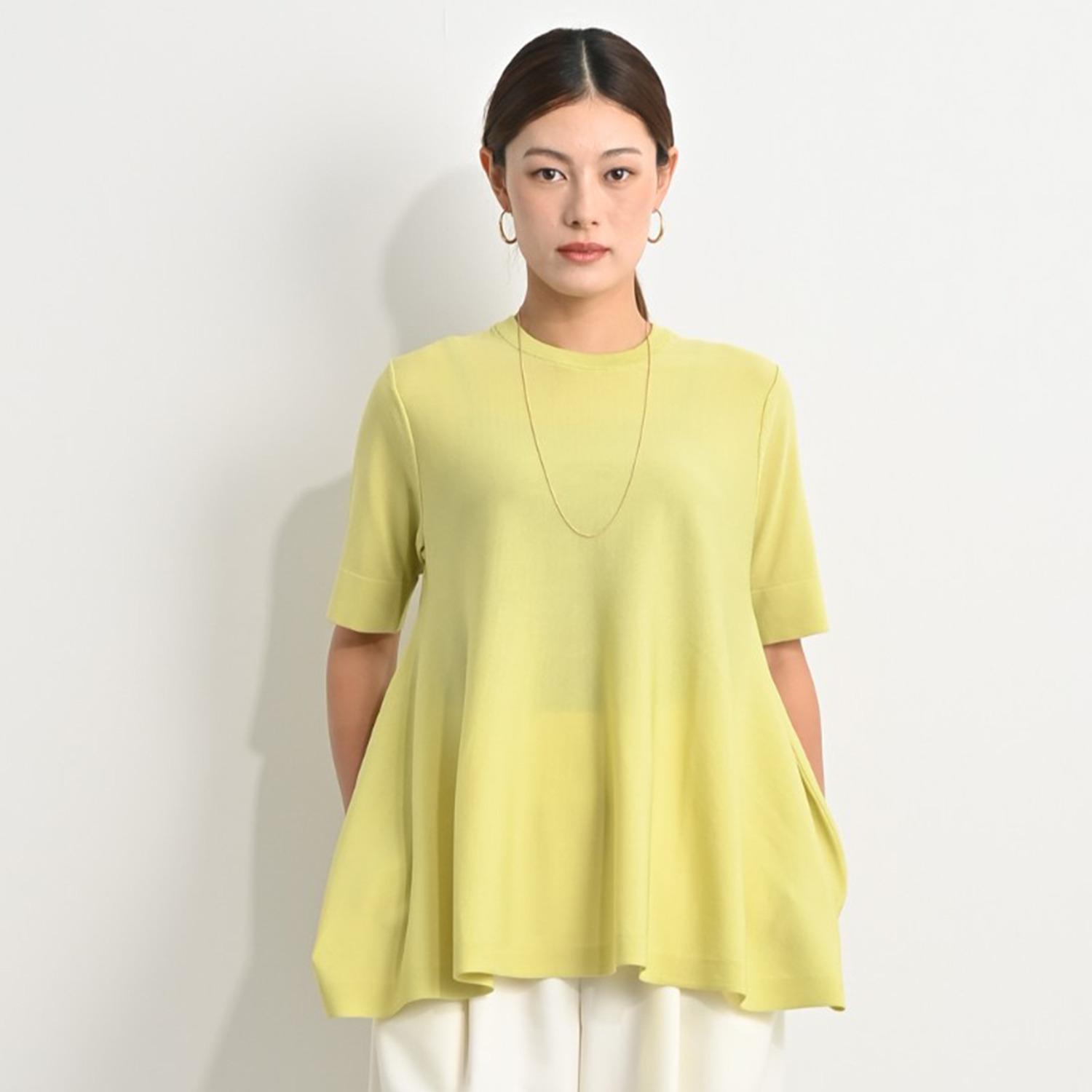 アンベロッペ 繊細な艶としなやかさ 上質アセテートブレンド プレミアムニット フレアープルオーバー