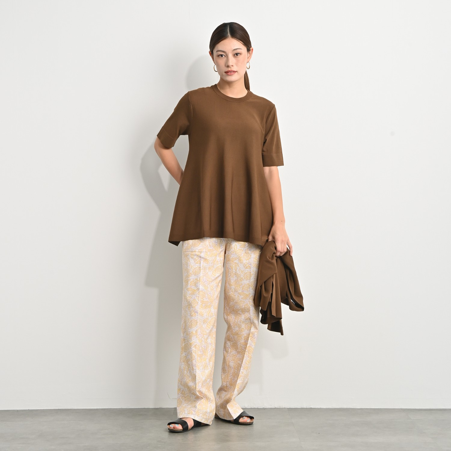 アンベロッペ 繊細な艶としなやかさ 上質アセテートブレンド プレミアムニット フレアープルオーバー