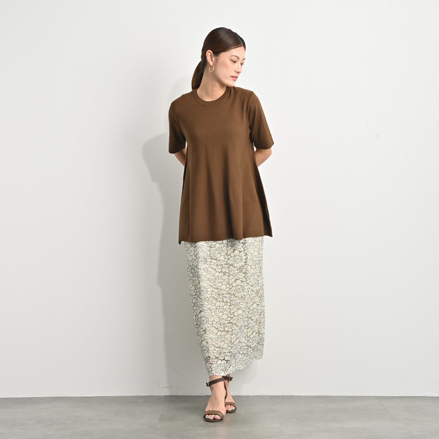 アンベロッペ 繊細な艶としなやかさ 上質アセテートブレンド プレミアムニット フレアープルオーバー