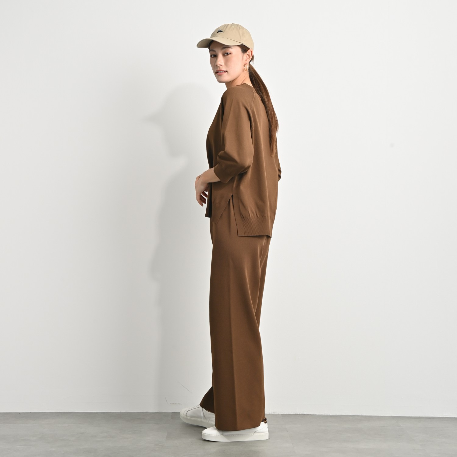 アンベロッペ 繊細な艶としなやかさ 上質アセテートブレンド プレミアムニット ラグランプルオーバー