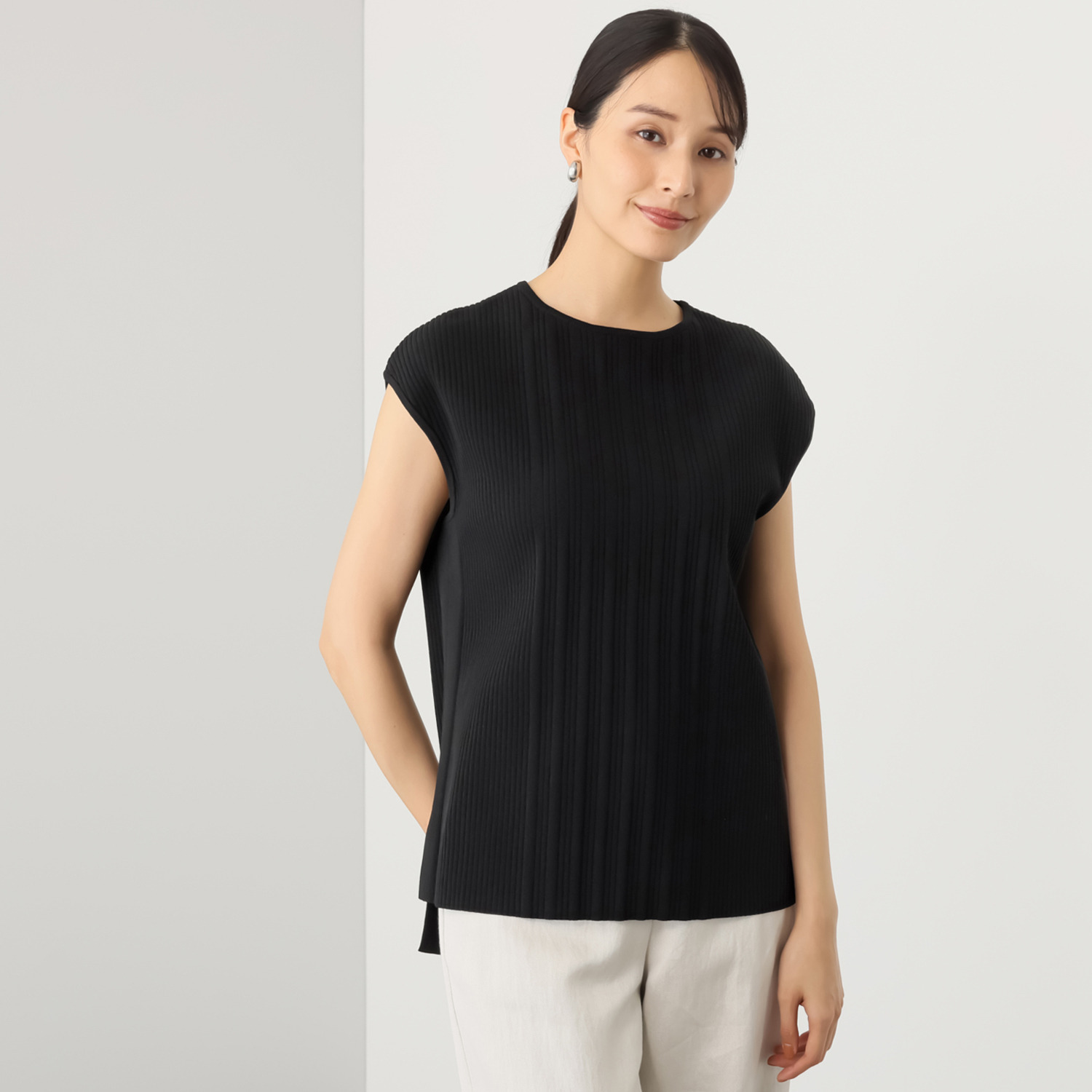 アンベロッペ 繊細な艶としなやかさ 上質アセテートブレンド プレミアムニット ノースリーブプルオーバー