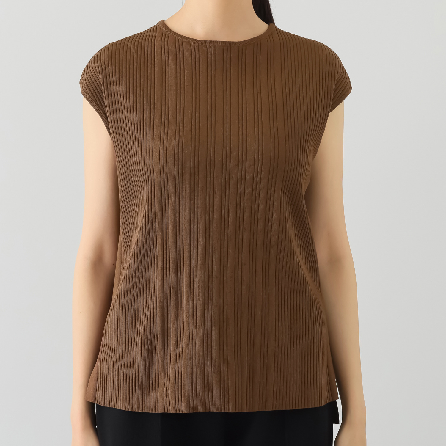 アンベロッペ 繊細な艶としなやかさ 上質アセテートブレンド プレミアムニット ノースリーブプルオーバー