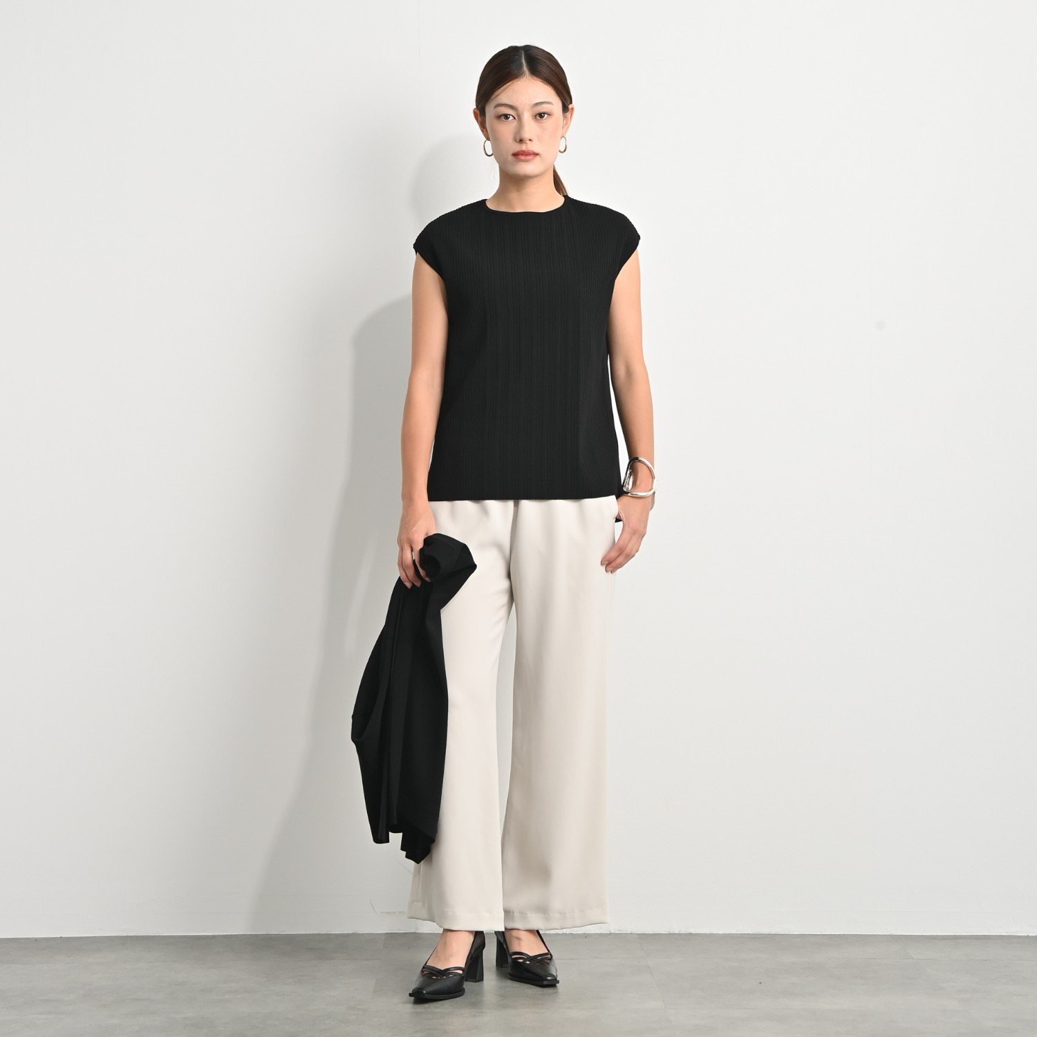 アンベロッペ 繊細な艶としなやかさ 上質アセテートブレンド プレミアムニット ノースリーブプルオーバー