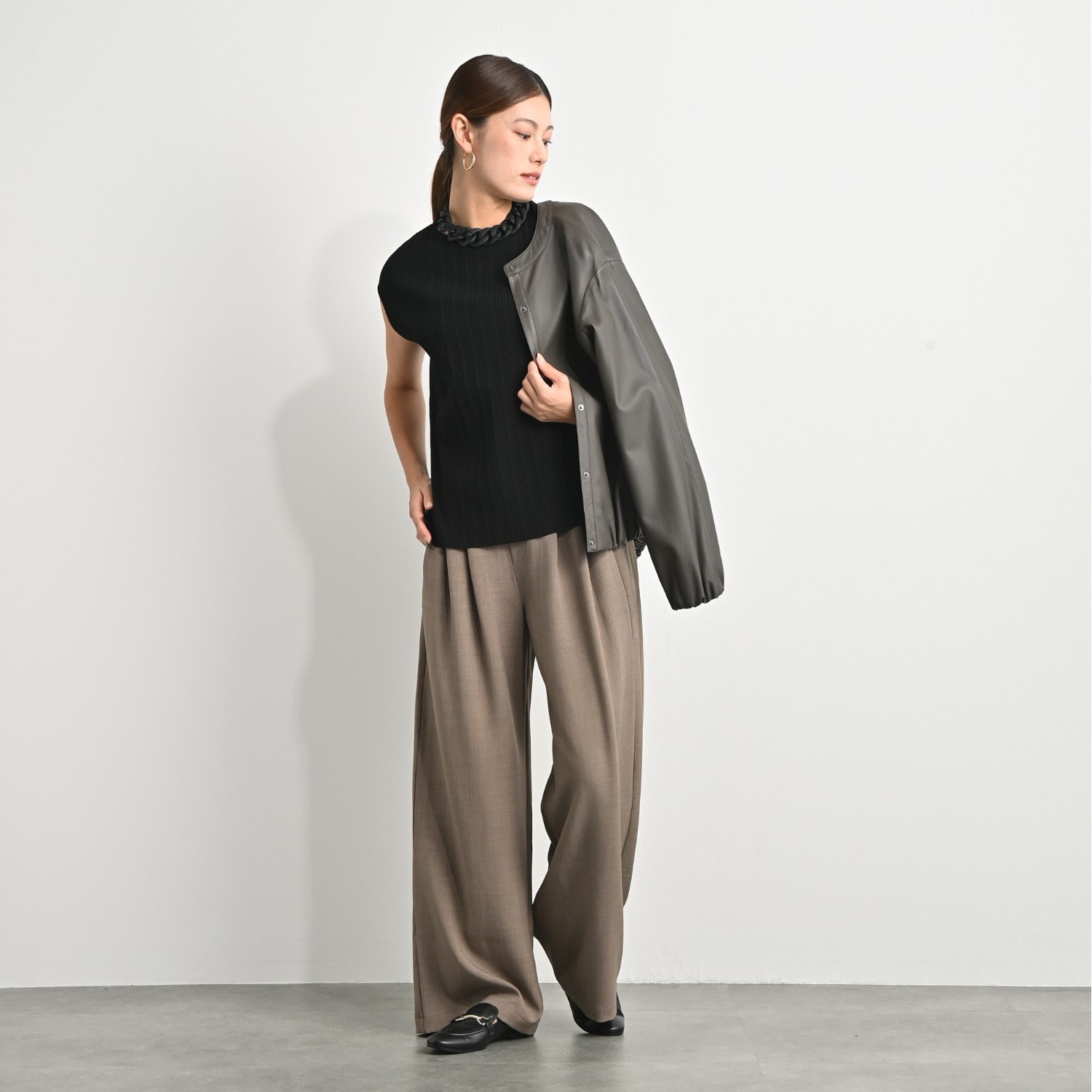 アンベロッペ 繊細な艶としなやかさ 上質アセテートブレンド プレミアムニット ノースリーブプルオーバー