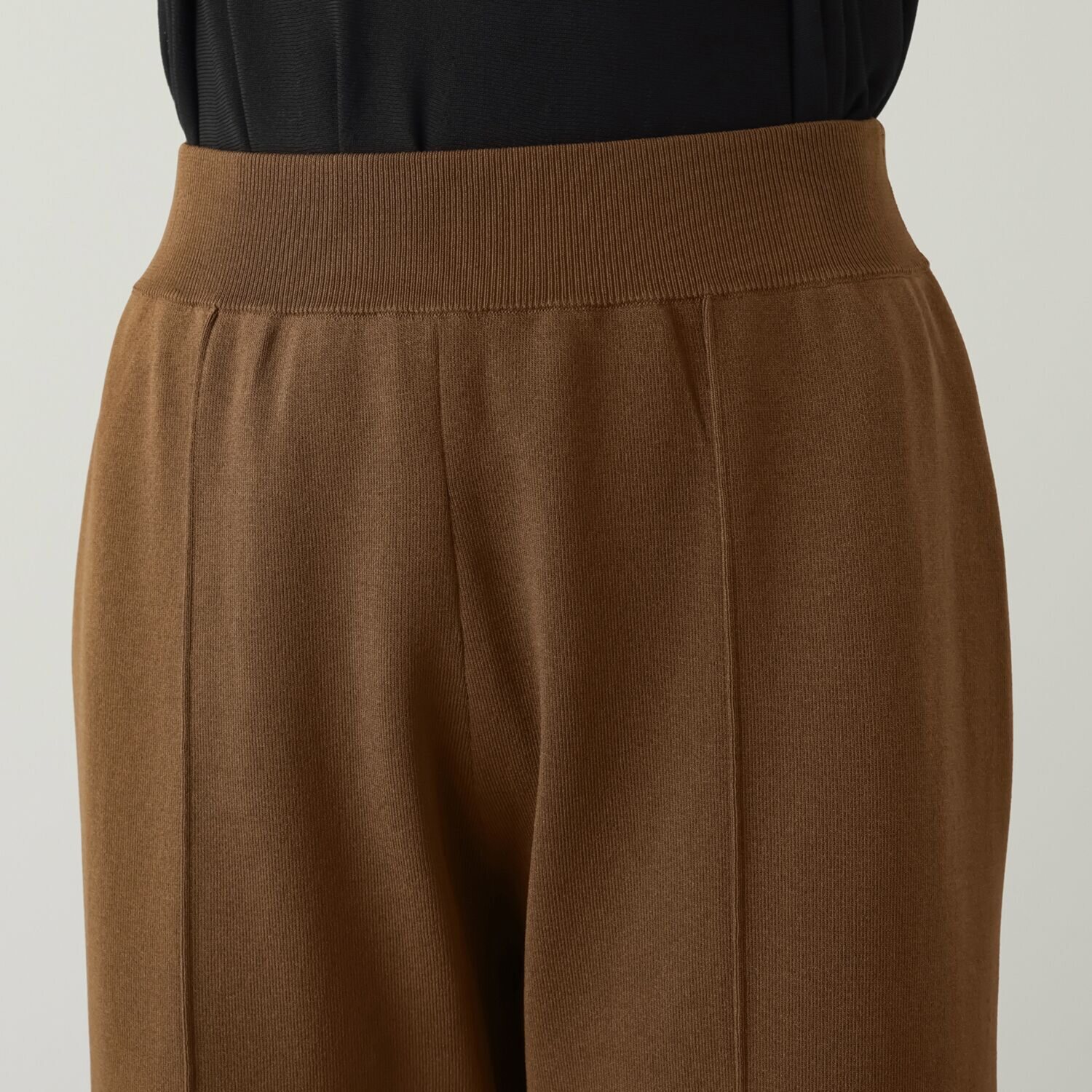 アンベロッペ 繊細な艶としなやかさ 上質アセテートブレンド プレミアムニット ピンタックパンツ