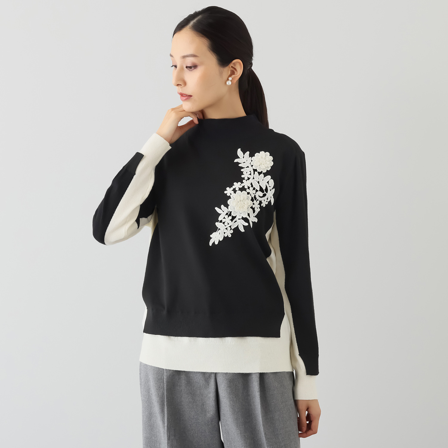 メゾン馬里邑 立体レースアクセント インターシャ バイカラー切替 モックネック ニットプルオーバー