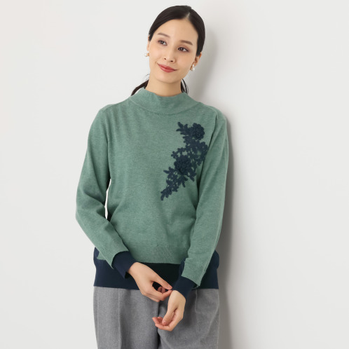 メゾン馬里邑 立体レースアクセント インターシャ バイカラー切替 モックネック ニットプルオーバー メゾン馬里邑 立体レースアクセント インターシャ バイカラー切替 モックネック ニットプルオーバー