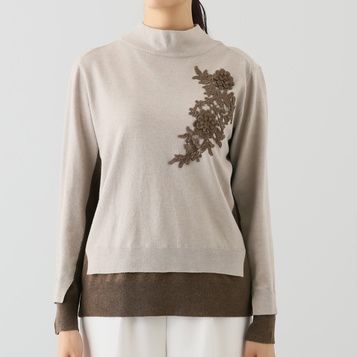 メゾン馬里邑 立体レースアクセント インターシャ バイカラー切替 モックネック ニットプルオーバー