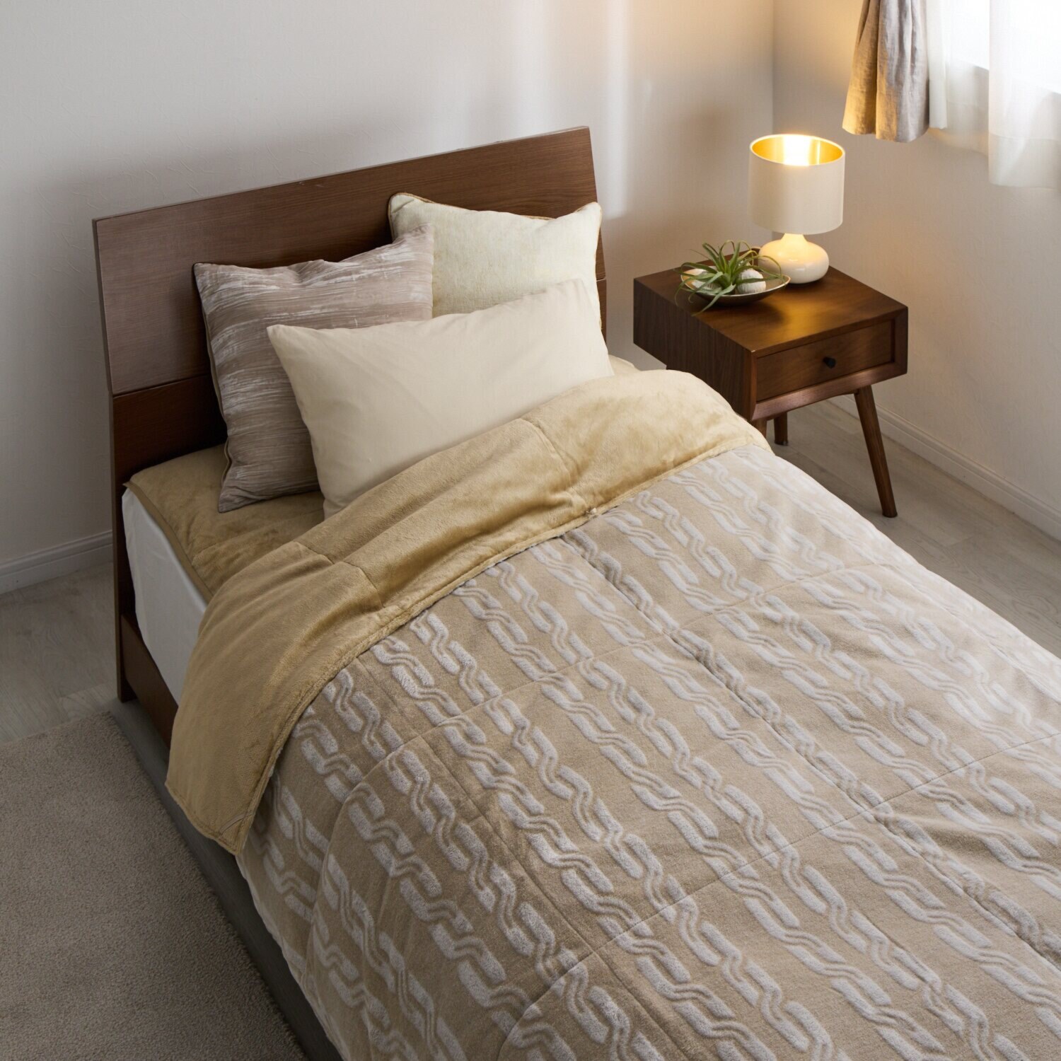 モリリン ダウン・吸湿発熱素材・ アルミ蒸着蓄熱シートで トリプルホット！ ハイパーメタルウォームＩＩＩ ふわぽか掛けふとん ＜セミダブル＞