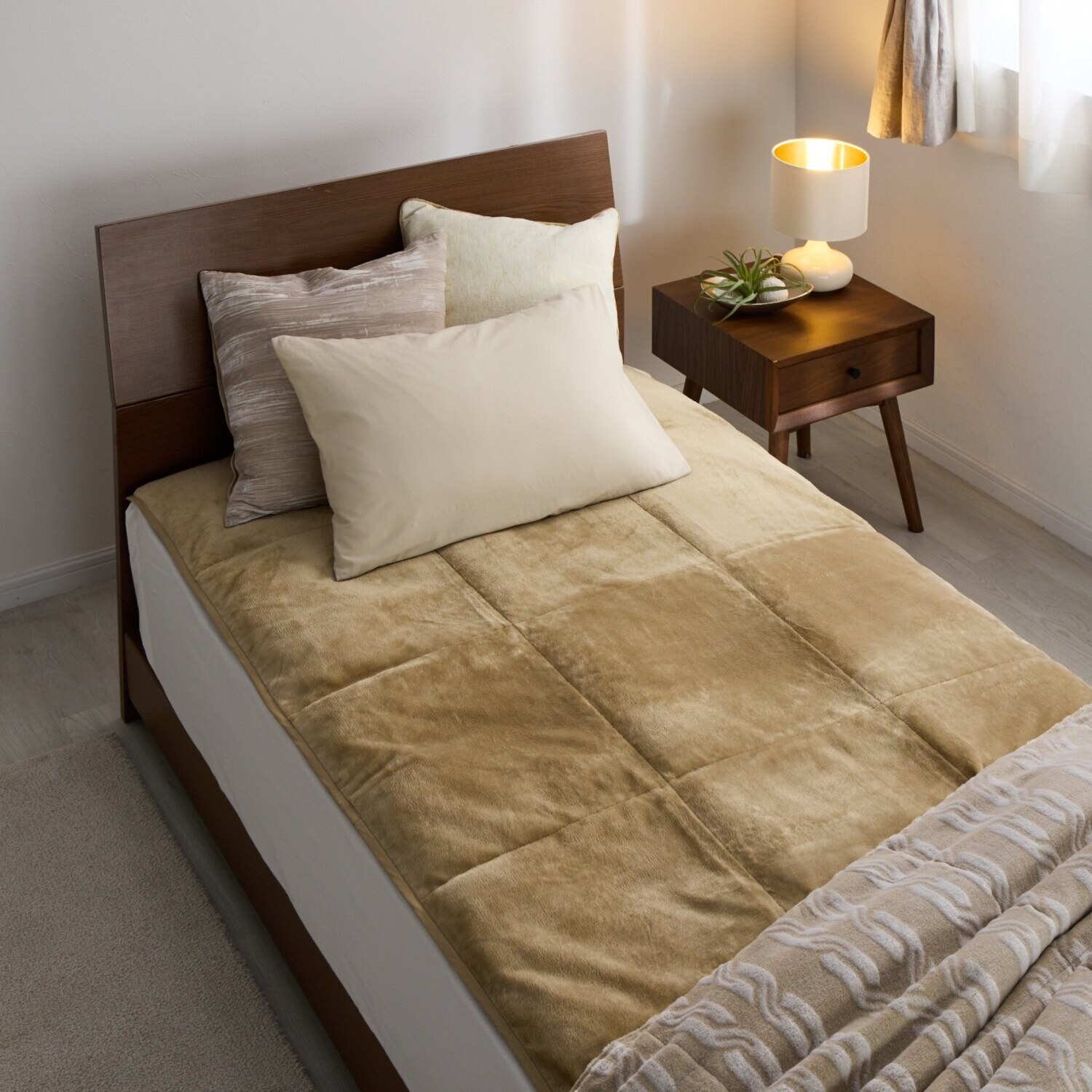 モリリン ダウン・吸湿発熱素材・ アルミ蒸着蓄熱シートで トリプルホット！ ハイパーメタルウォームＩＩＩ ふわぽか敷きパッド ＜ダブル＞