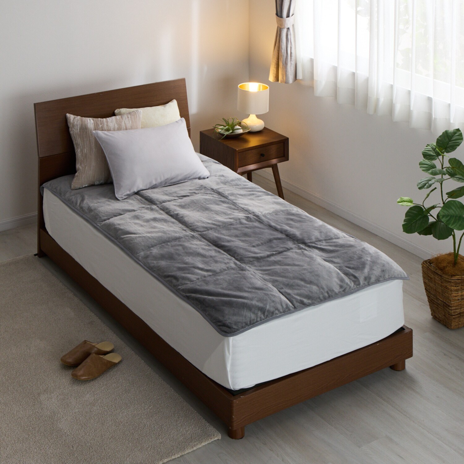 モリリン ダウン・吸湿発熱素材・ アルミ蒸着蓄熱シートで トリプルホット！ ハイパーメタルウォームＩＩＩ ふわぽか敷きパッド ＜クイーン＞