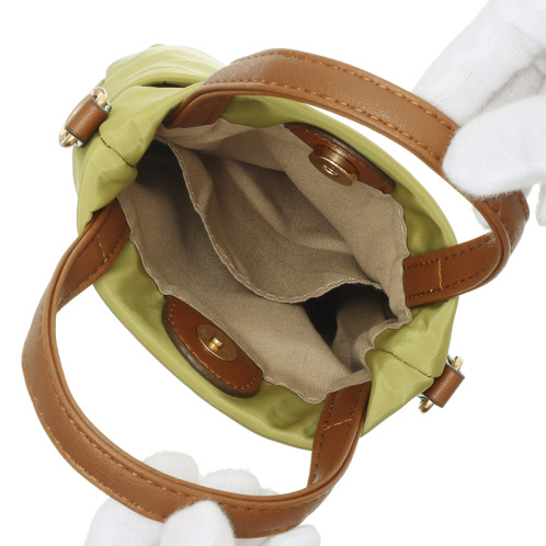 ラルジュ 刺しゅう スマホショルダーバッグ