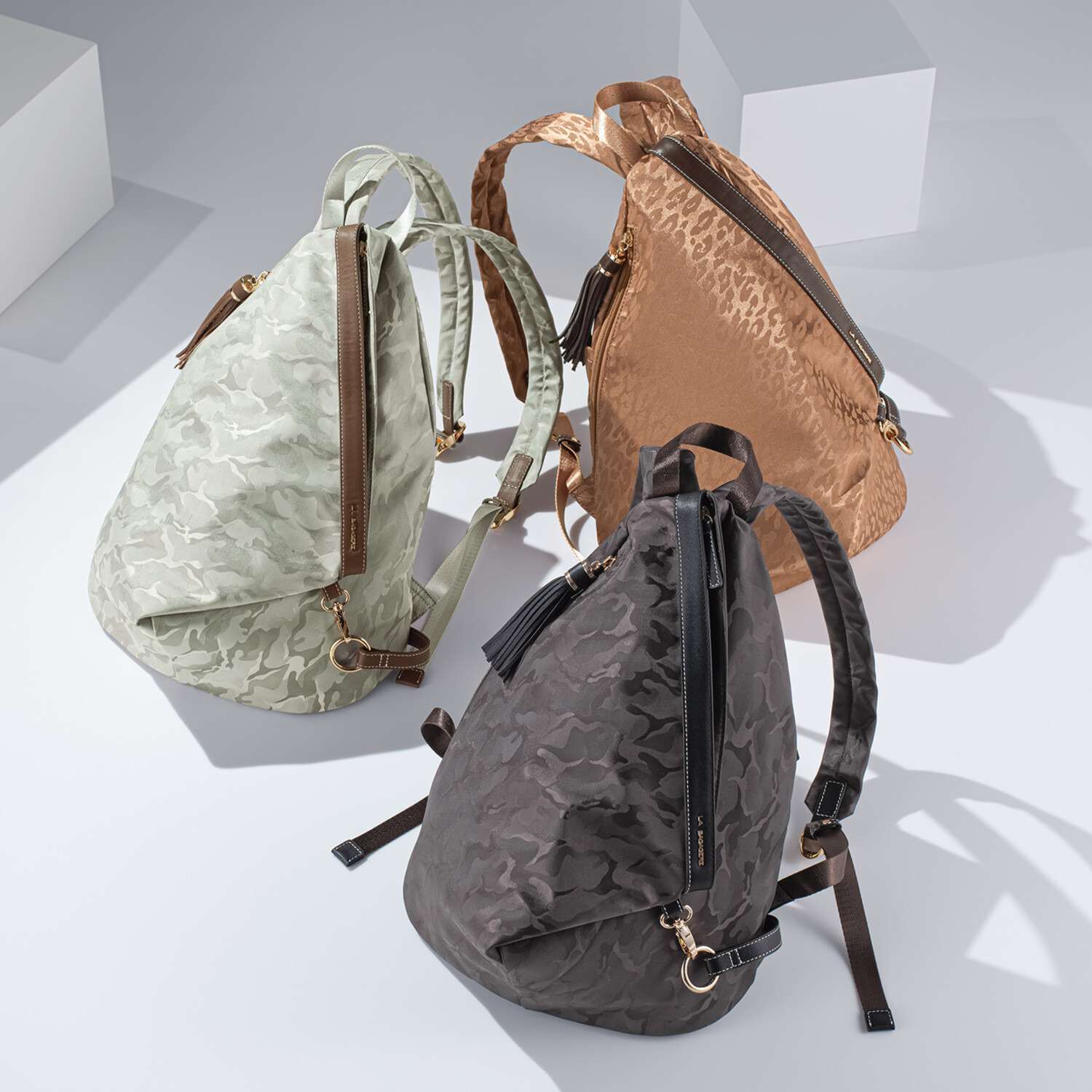 ラ・バガジェリー はっ水　軽量 シャドージャガード スマートリュック