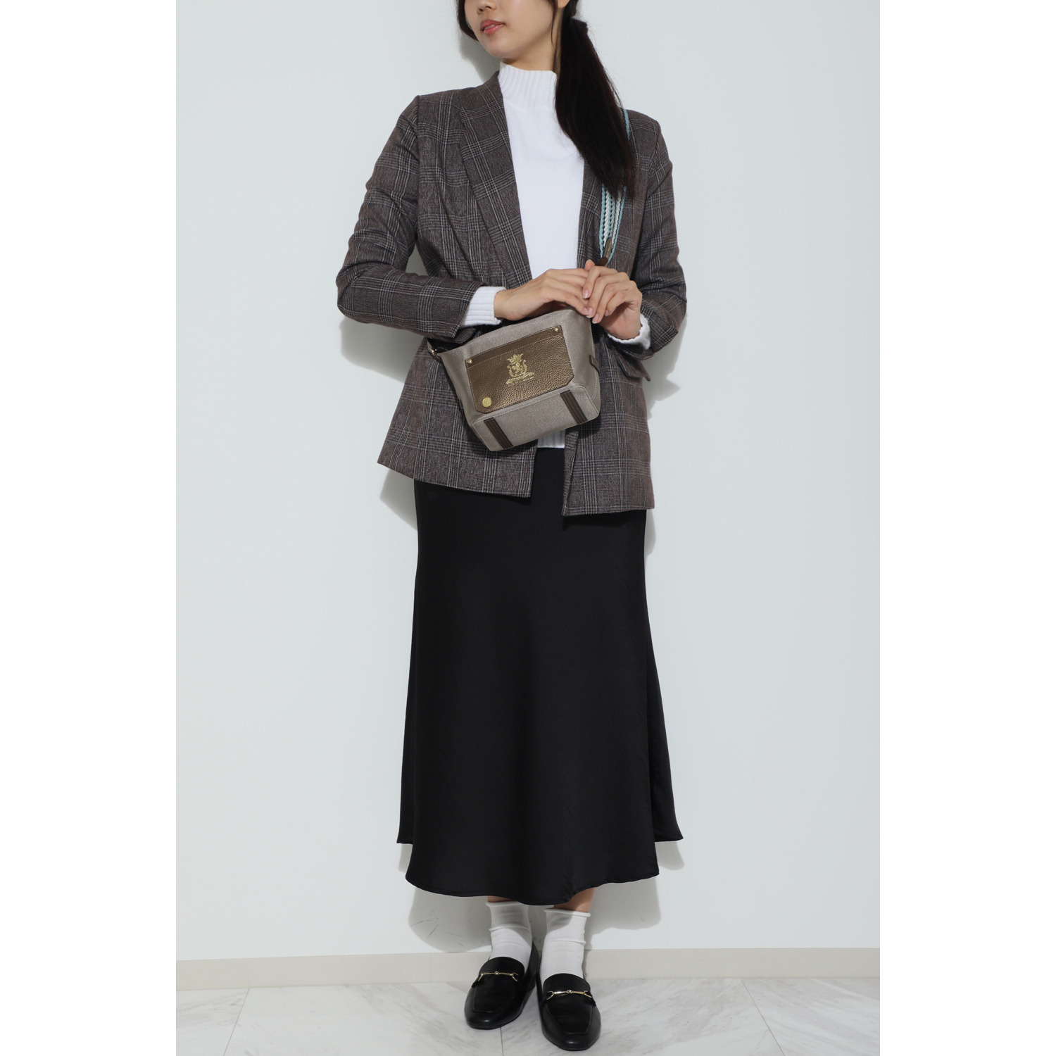 エーディーエムジェイ はっ水 ナイロンリュクス マーキスモティーフ クロスボディバッグ