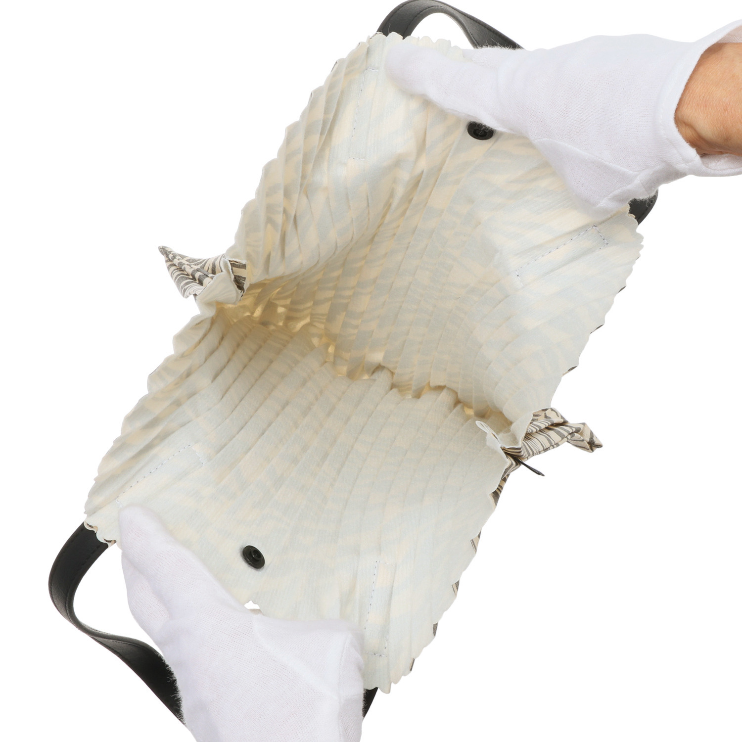 ディオニス 日本製　はっ水 スタイリッシュプリーツ 軽量バッグ＜Ｍ＞