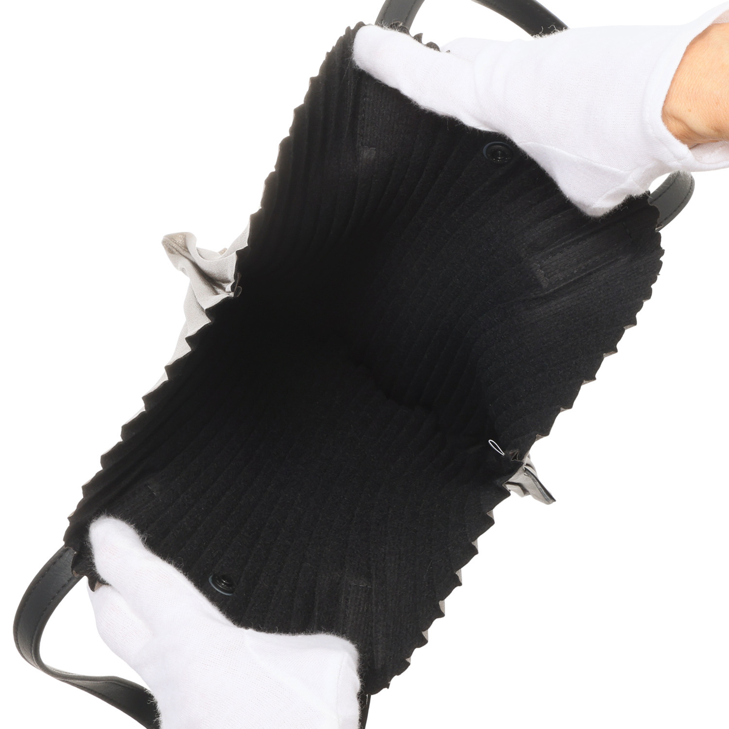 ディオニス 日本製　はっ水 スタイリッシュプリーツ 軽量バッグ＜Ｍ＞