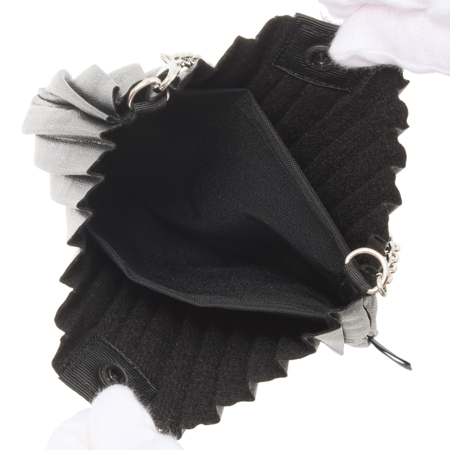 ディオニス 日本製　はっ水 スマホケースにピッタリ！ スタイリッシュプリーツ 軽量ミニショルダーバッグ