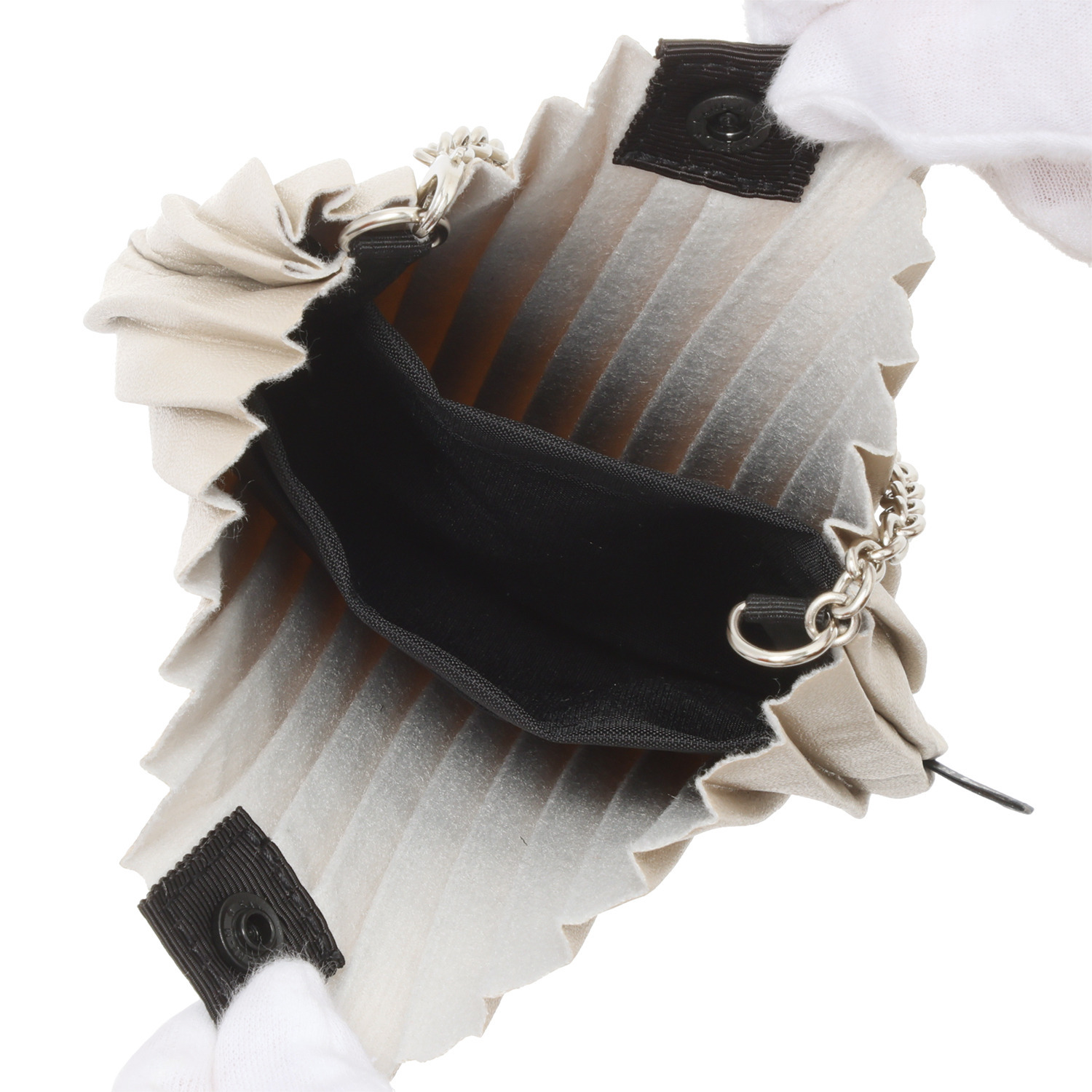 ディオニス 日本製　はっ水 スマホケースにピッタリ！ スタイリッシュプリーツ 軽量ミニショルダーバッグ