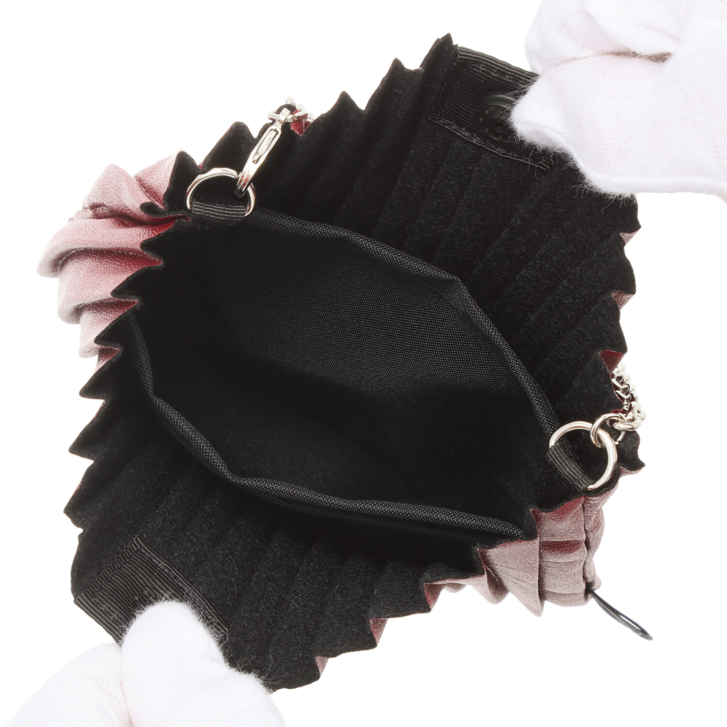 ディオニス 日本製　はっ水 スマホケースにピッタリ！ スタイリッシュプリーツ 軽量ミニショルダーバッグ