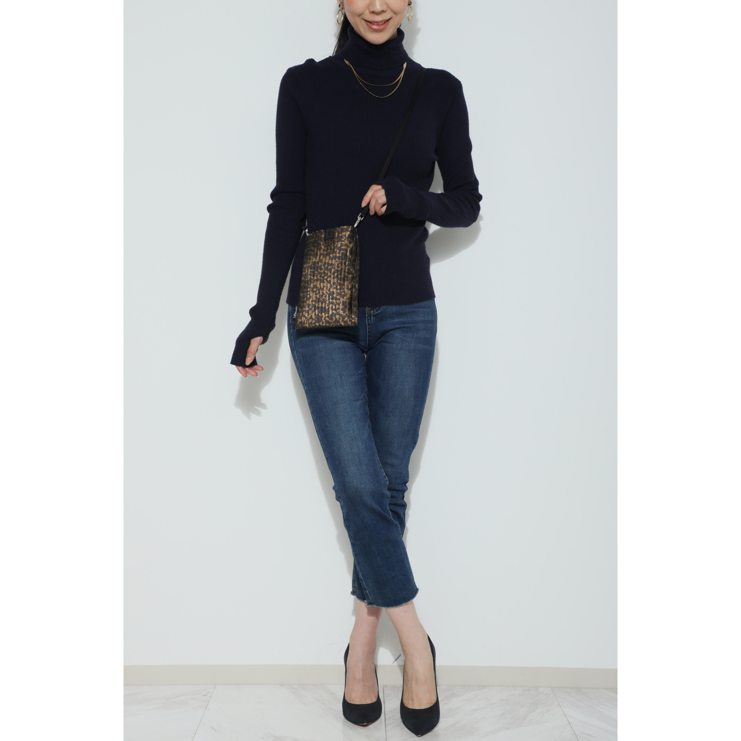 ディオニス 日本製　はっ水 スマホケースにピッタリ！ スタイリッシュプリーツ 軽量ミニショルダーバッグ