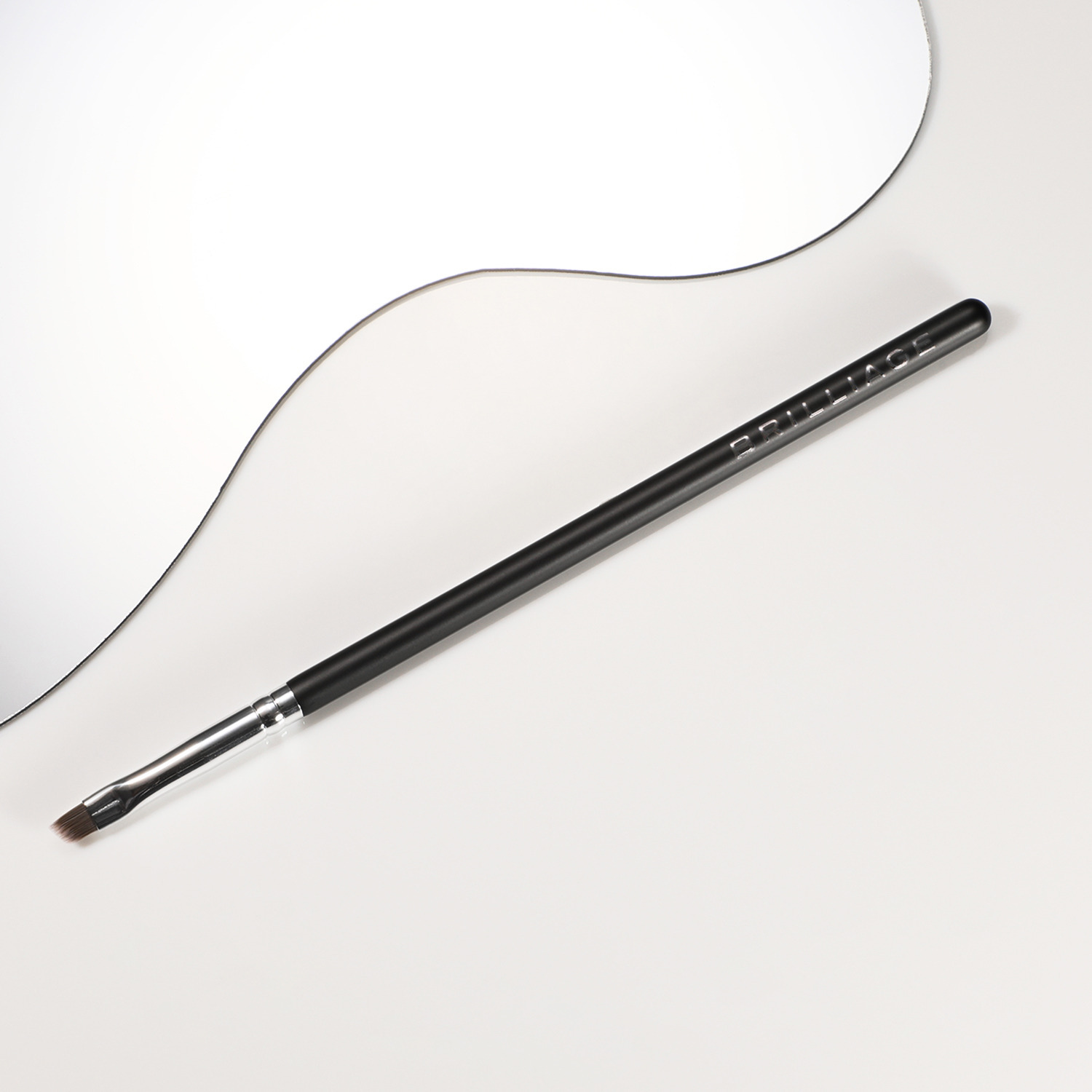 ブリリアージュ 眉毛一本一本を しっかりとらえる アイブロウ　ブラシ