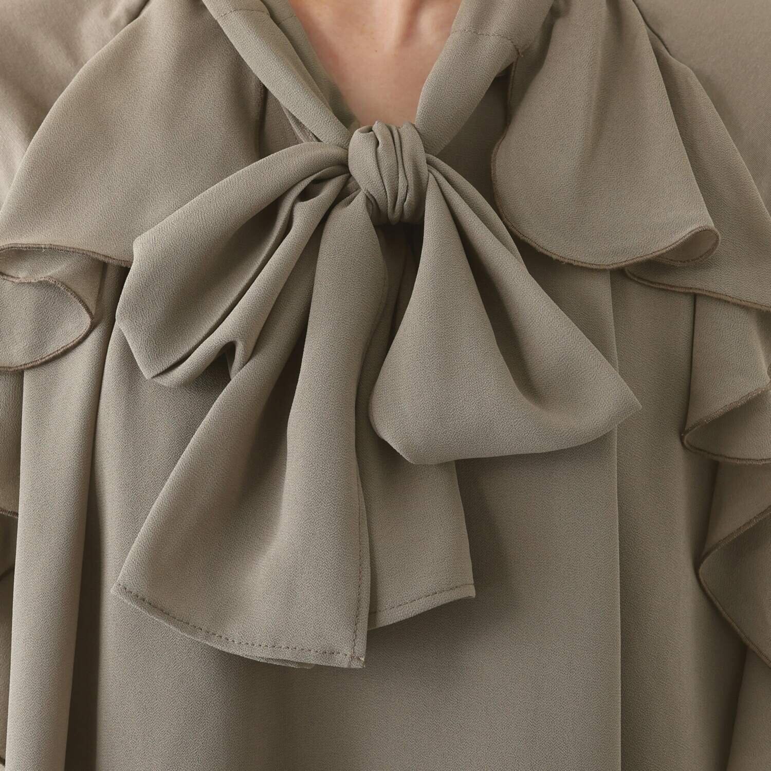 キョウコ　ヒガ 上品な華やかフリル シフォンデザイン ブラウスプルオーバー