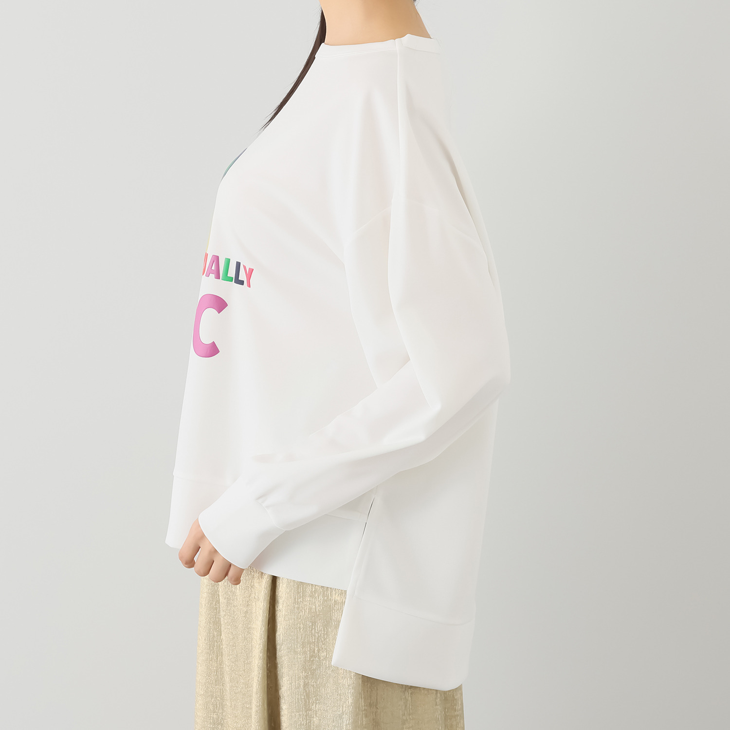 イクシーズ 遊び心いっぱいの カラフルモティーフ プルオーバー