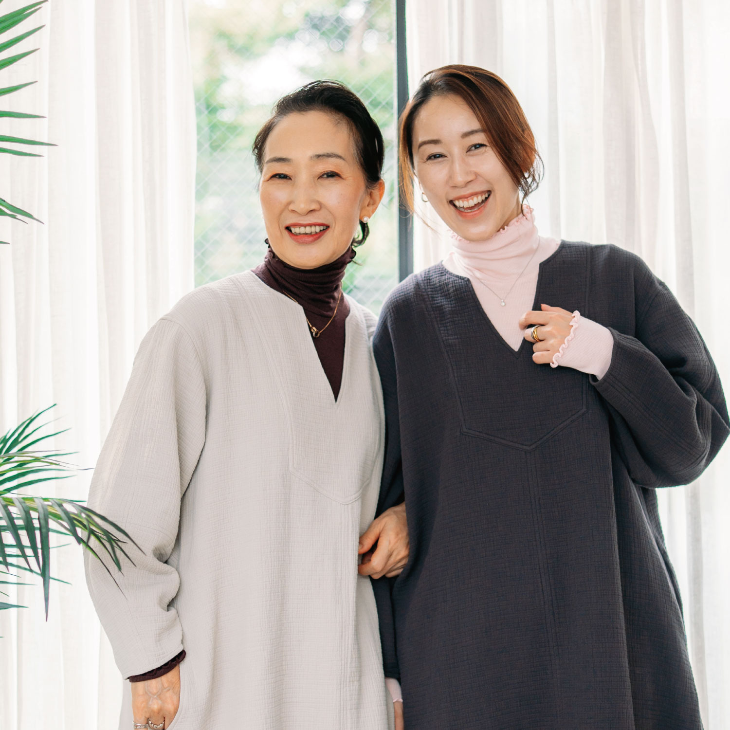 ヘ・エラ 日本製 抗菌防臭・消臭・吸湿発熱 極上メリノウール１００％ ロールネックインナー