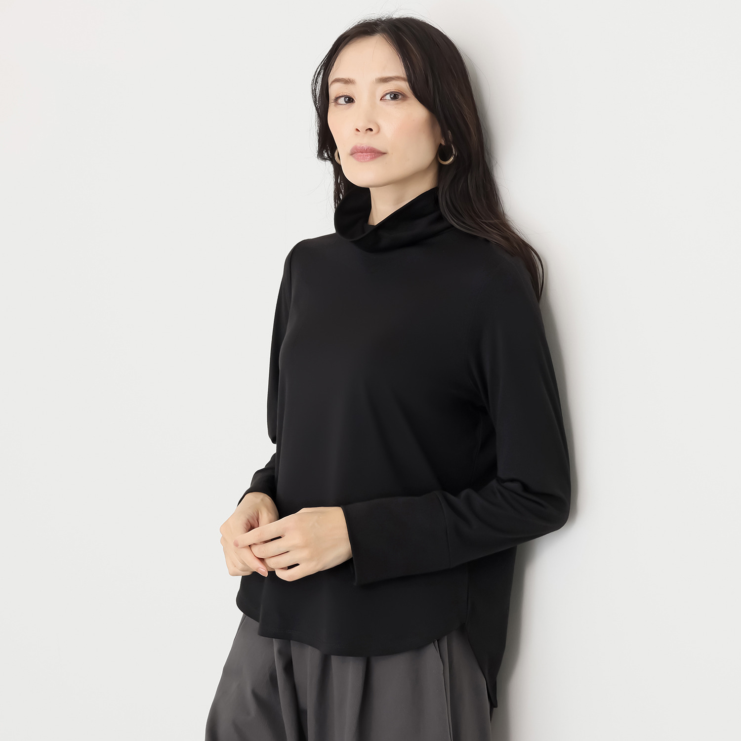 エバーグリーン エバーモア さりげないモード感が 都会的な オフタートル カットソープルオーバー