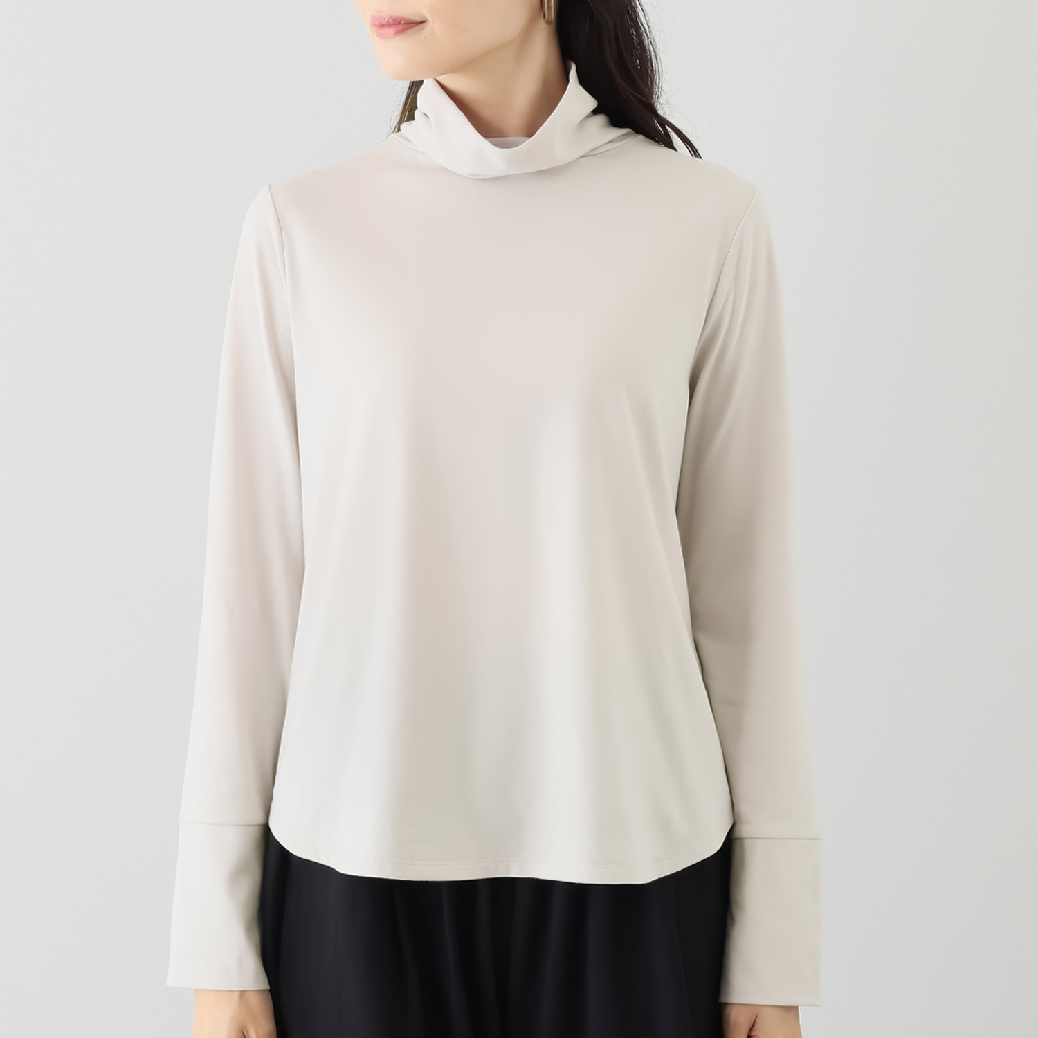 エバーグリーン エバーモア さりげないモード感が 都会的な オフタートル カットソープルオーバー