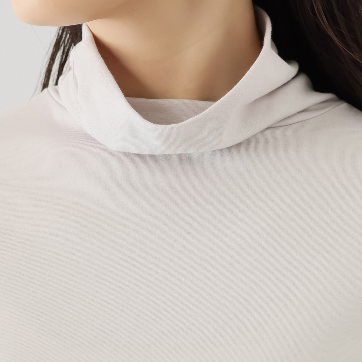 エバーグリーン エバーモア さりげないモード感が 都会的な オフタートル カットソープルオーバー