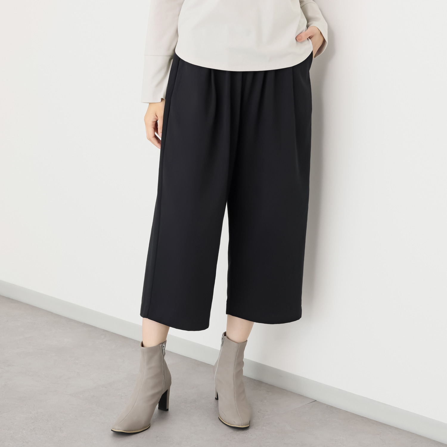 エバーグリーン エバーモア はくだけで雰囲気漂う コクーンパンツ